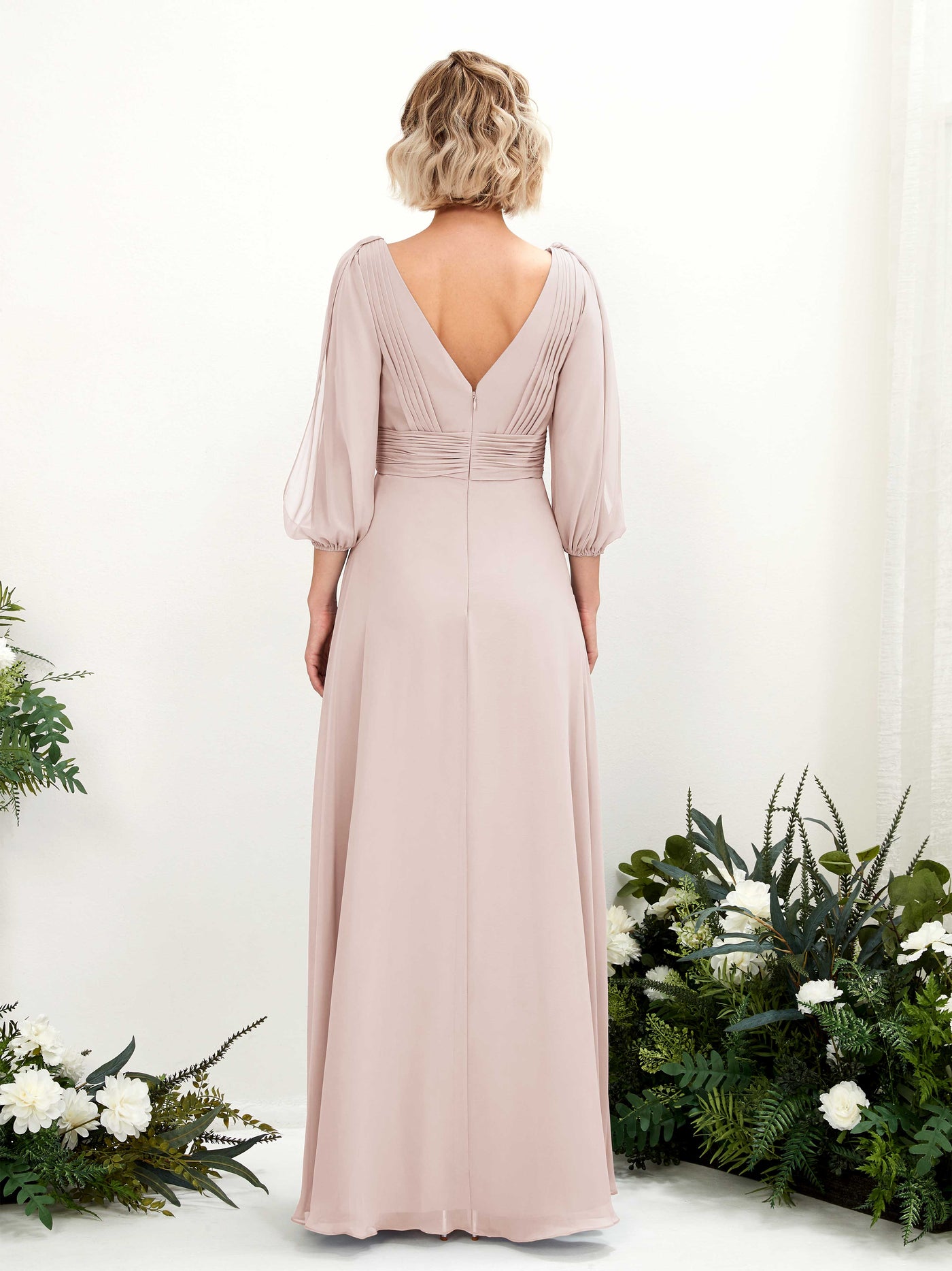 Carlyna Vestido Línea A Escote en V Escote cruzado Manga tres cuartos Hasta el suelo Vestidos de dama de honor Biscotti #color_biscotti