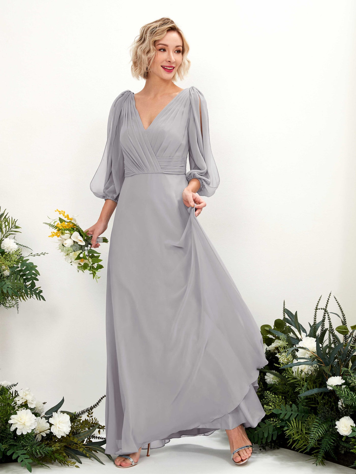 Carlyna Vestido Línea A Escote en V Escote cruzado Manga tres cuartos Hasta el suelo Vestidos de dama de honor Gris Paloma #color_gris-paloma