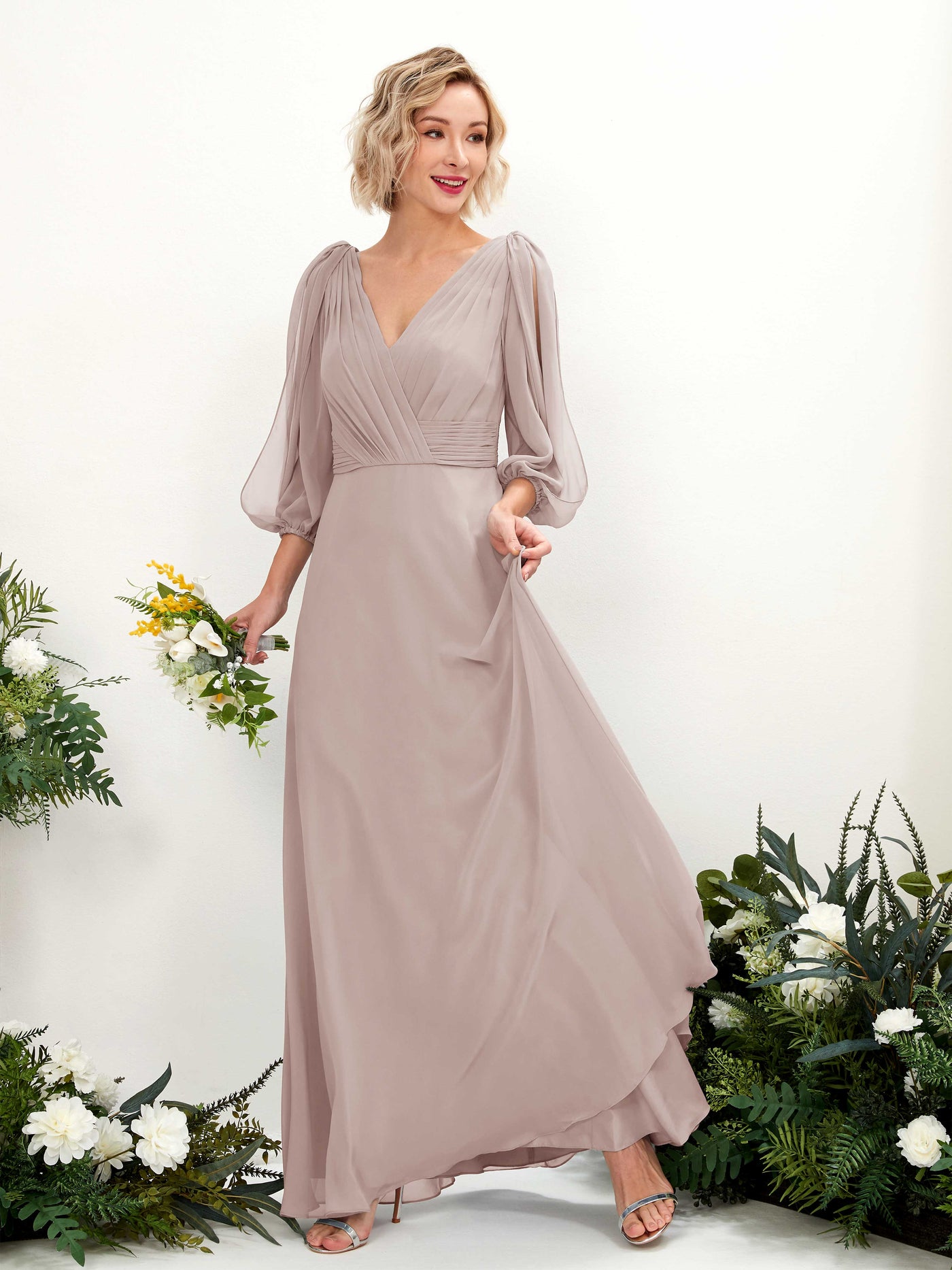 Carlyna Vestido Línea A Escote en V Escote cruzado Manga tres cuartos Hasta el suelo Vestidos de dama de honor Gris Pardo #color_gris-pardo