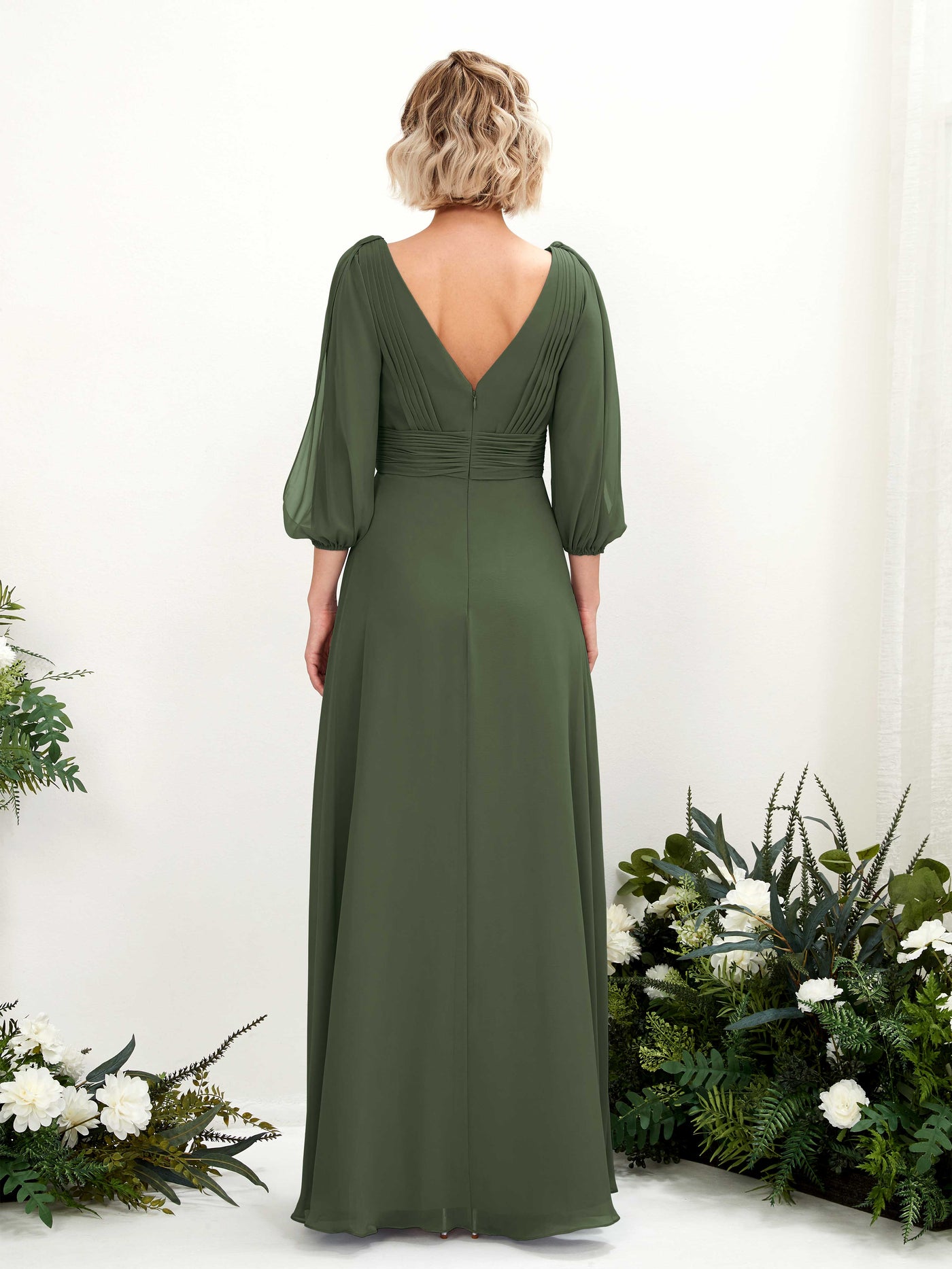 Carlyna Vestido Línea A Escote en V Escote cruzado Manga tres cuartos Hasta el suelo Vestidos de dama de honor Oliva Martini #color_oliva-martini