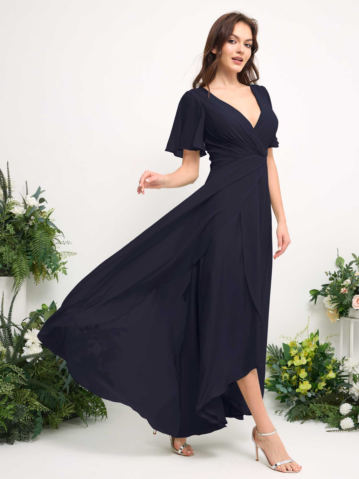 Carlyna Vestido línea A escote en V gasa hasta el suelo dama de honor Azul Marino Oscuro #color_azul-marino-oscuro