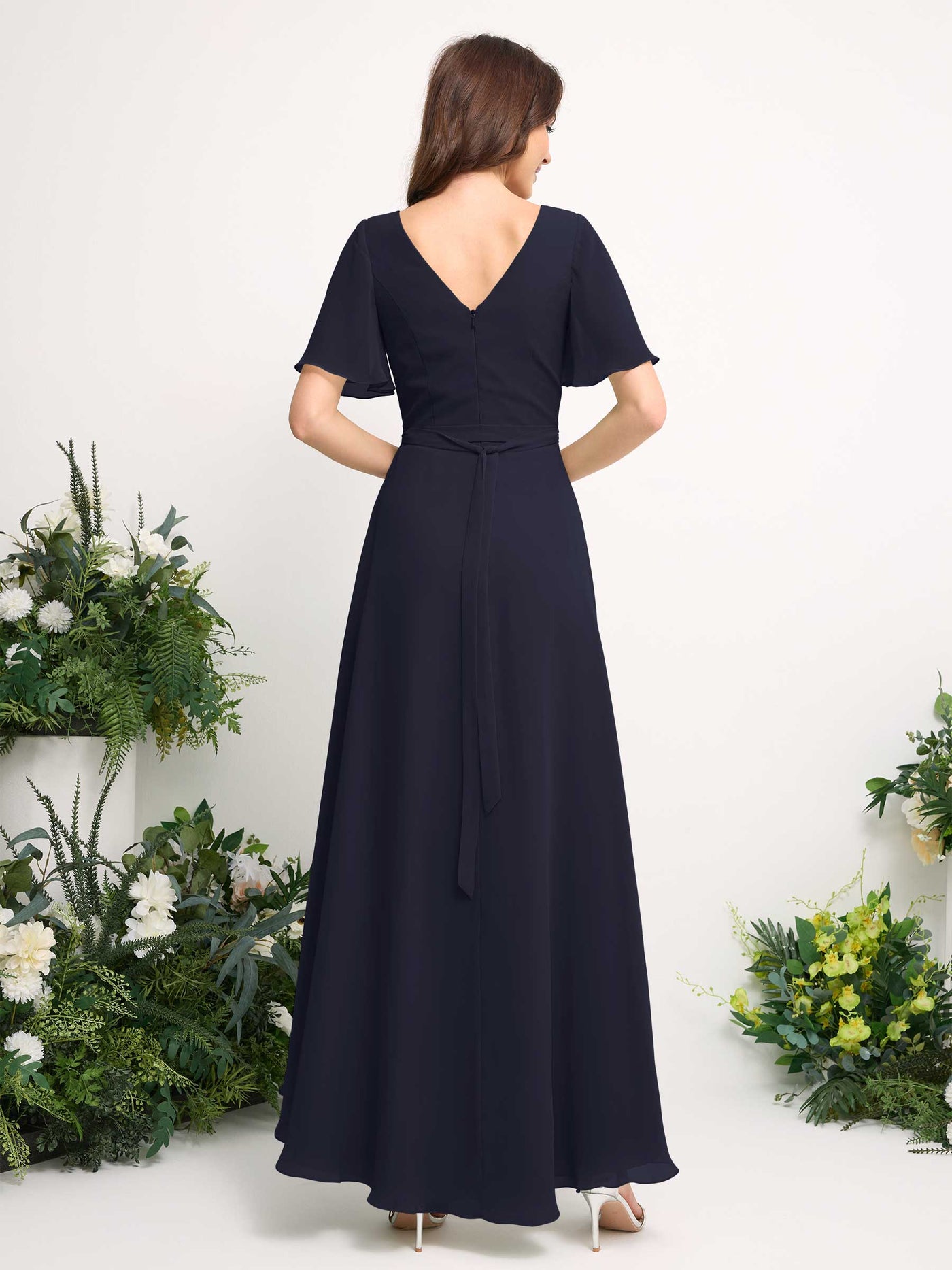 Carlyna Vestido línea A escote en V gasa hasta el suelo dama de honor Azul Marino Oscuro #color_azul-marino-oscuro