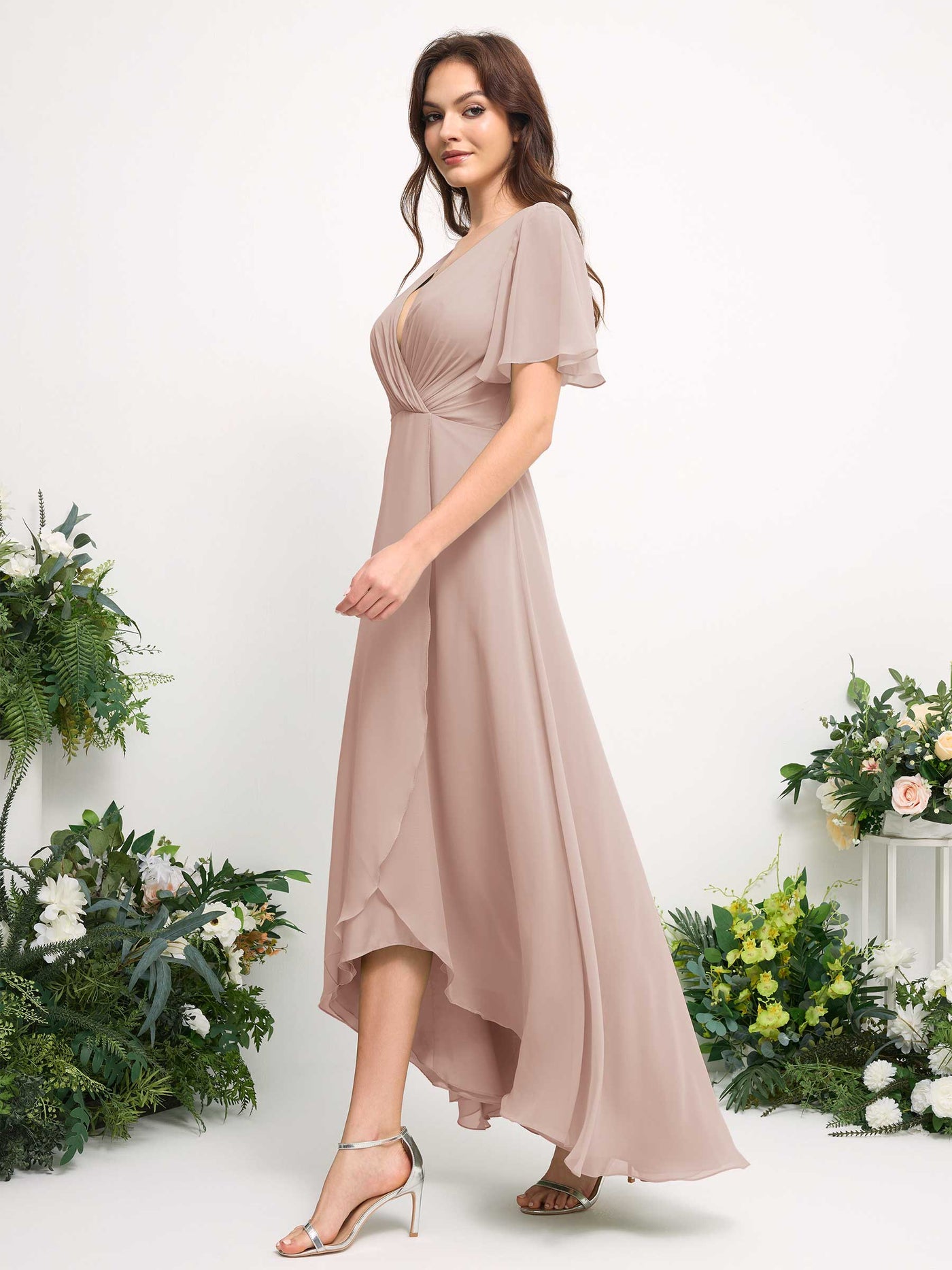 Carlyna Vestido línea A escote en V gasa hasta el suelo dama de honor Biscotti #color_biscotti