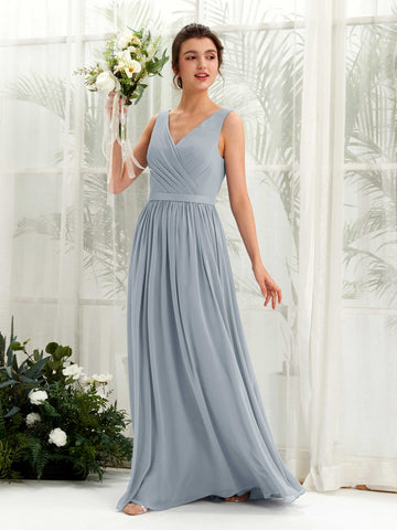 Carlyna Vestido línea A escote en V hasta el suelo fruncido dama de honor Azul Empolvado Mejorado #color_azul-empolvado-mejorado