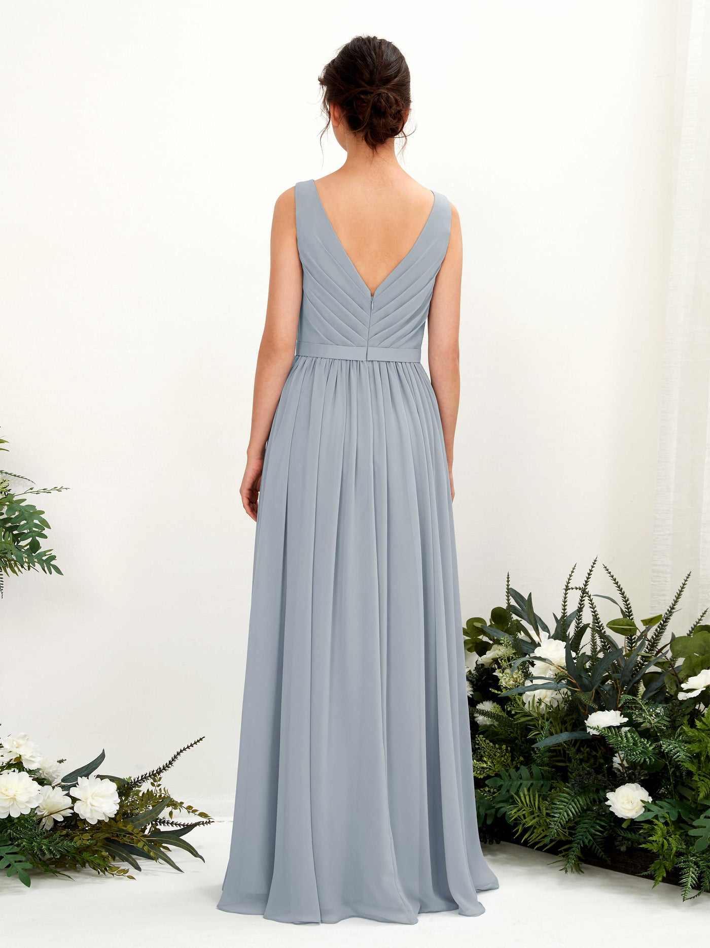 Carlyna Vestido línea A escote en V hasta el suelo fruncido dama de honor Azul Empolvado Mejorado #color_azul-empolvado-mejorado