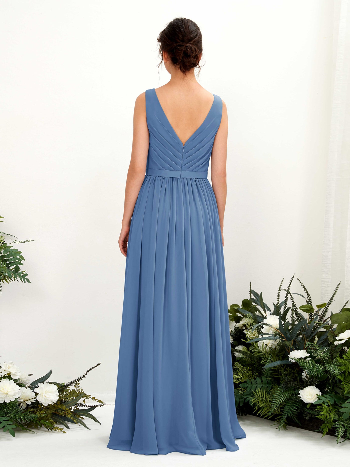 Carlyna Vestido línea A escote en V hasta el suelo fruncido dama de honor Azul polvoriento #color_azul-polvoriento