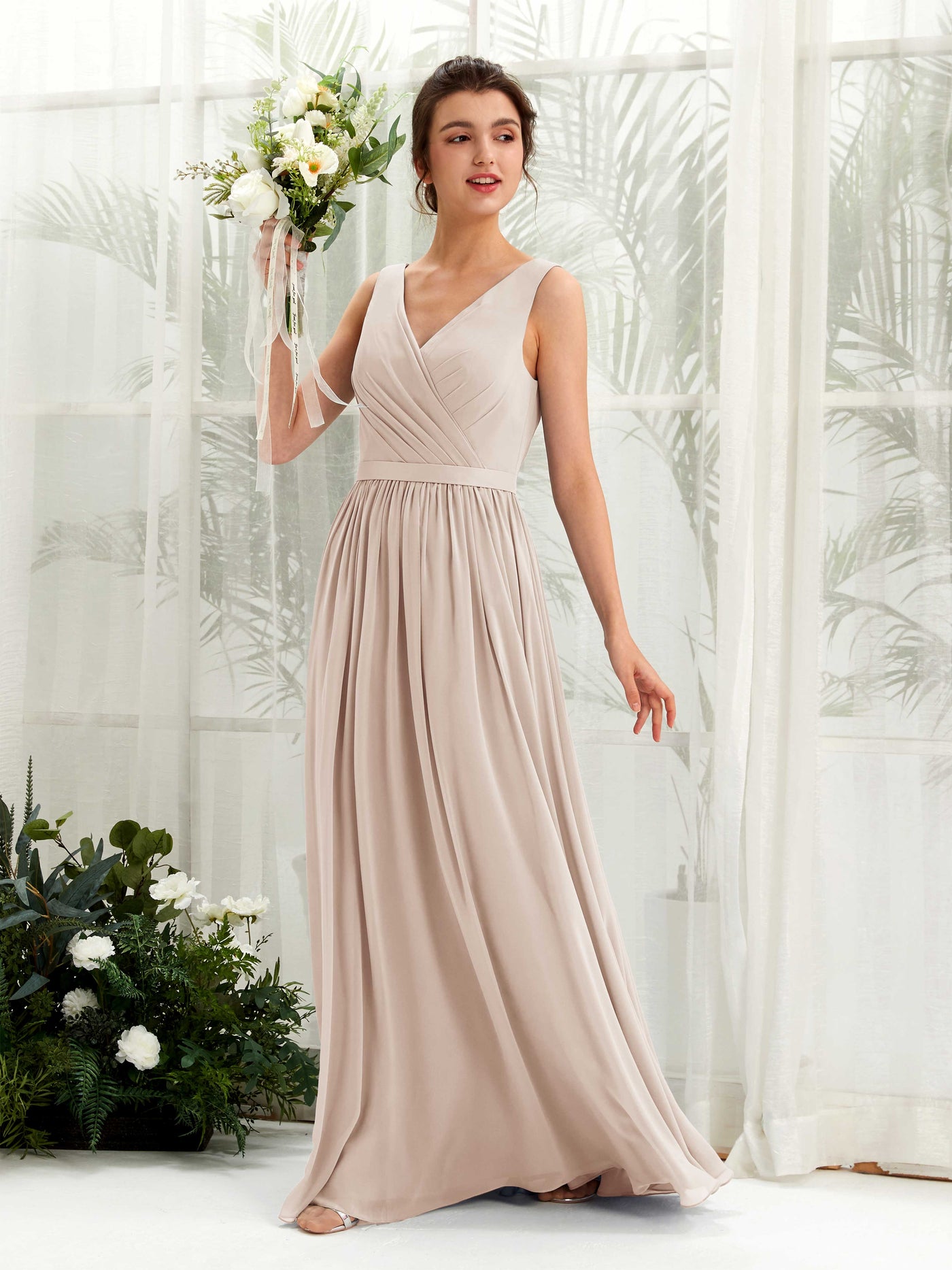Carlyna Vestido línea A escote en V hasta el suelo fruncido dama de honor Champán #color_champ-n