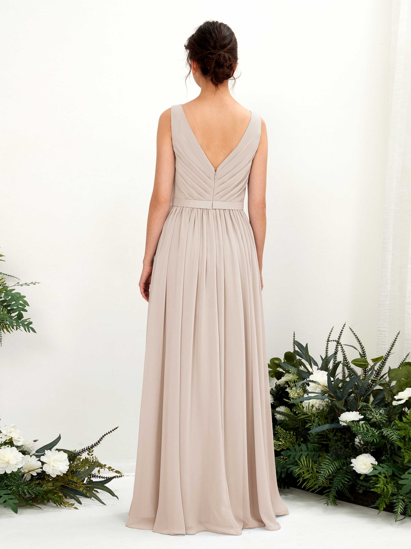 Carlyna Vestido línea A escote en V hasta el suelo fruncido dama de honor Champán #color_champ-n