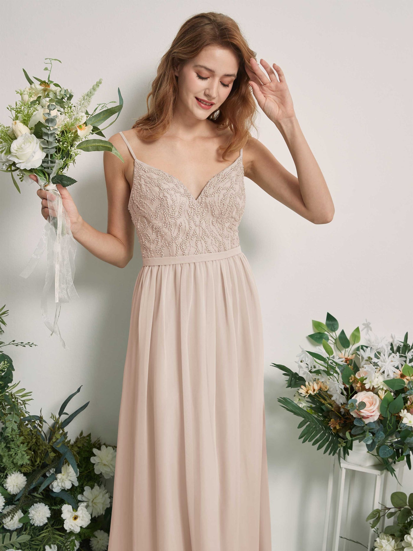 Carlyna Vestido Línea A Escote en V Hasta el suelo Fruncido Dama de honor Champán #color_champ-n