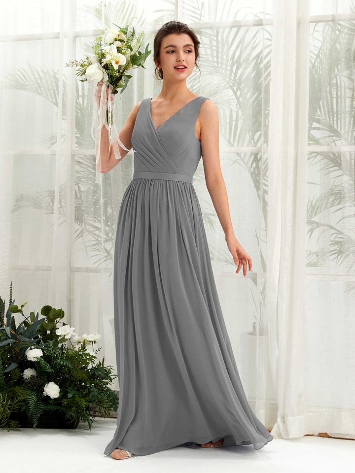 Carlyna Vestido línea A escote en V hasta el suelo fruncido dama de honor Gris Acero 