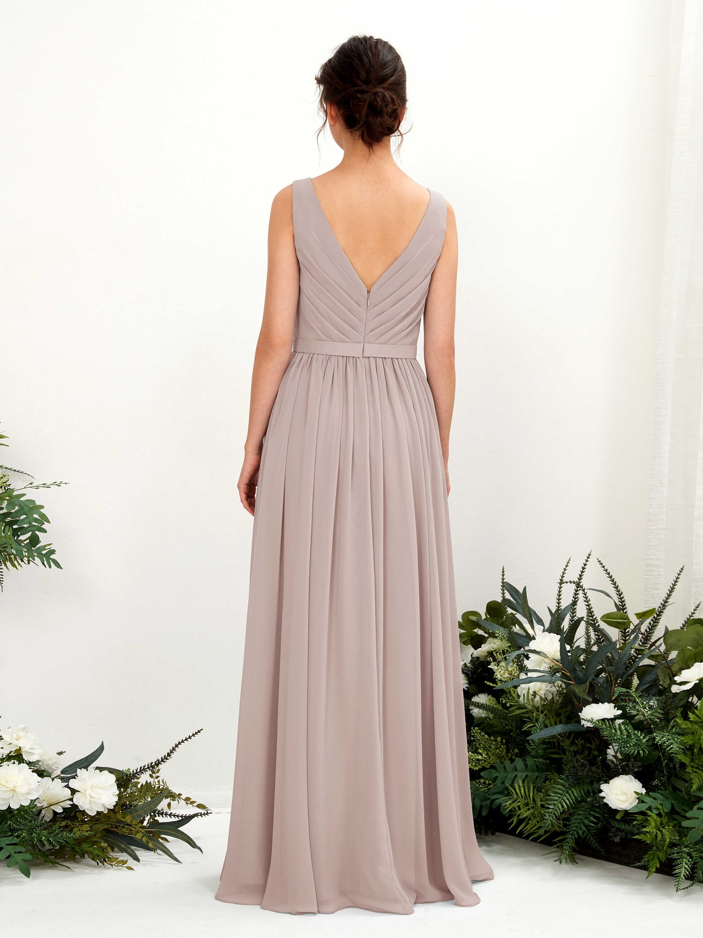 Carlyna Vestido línea A escote en V hasta el suelo fruncido dama de honor Gris Pardo #color_gris-pardo