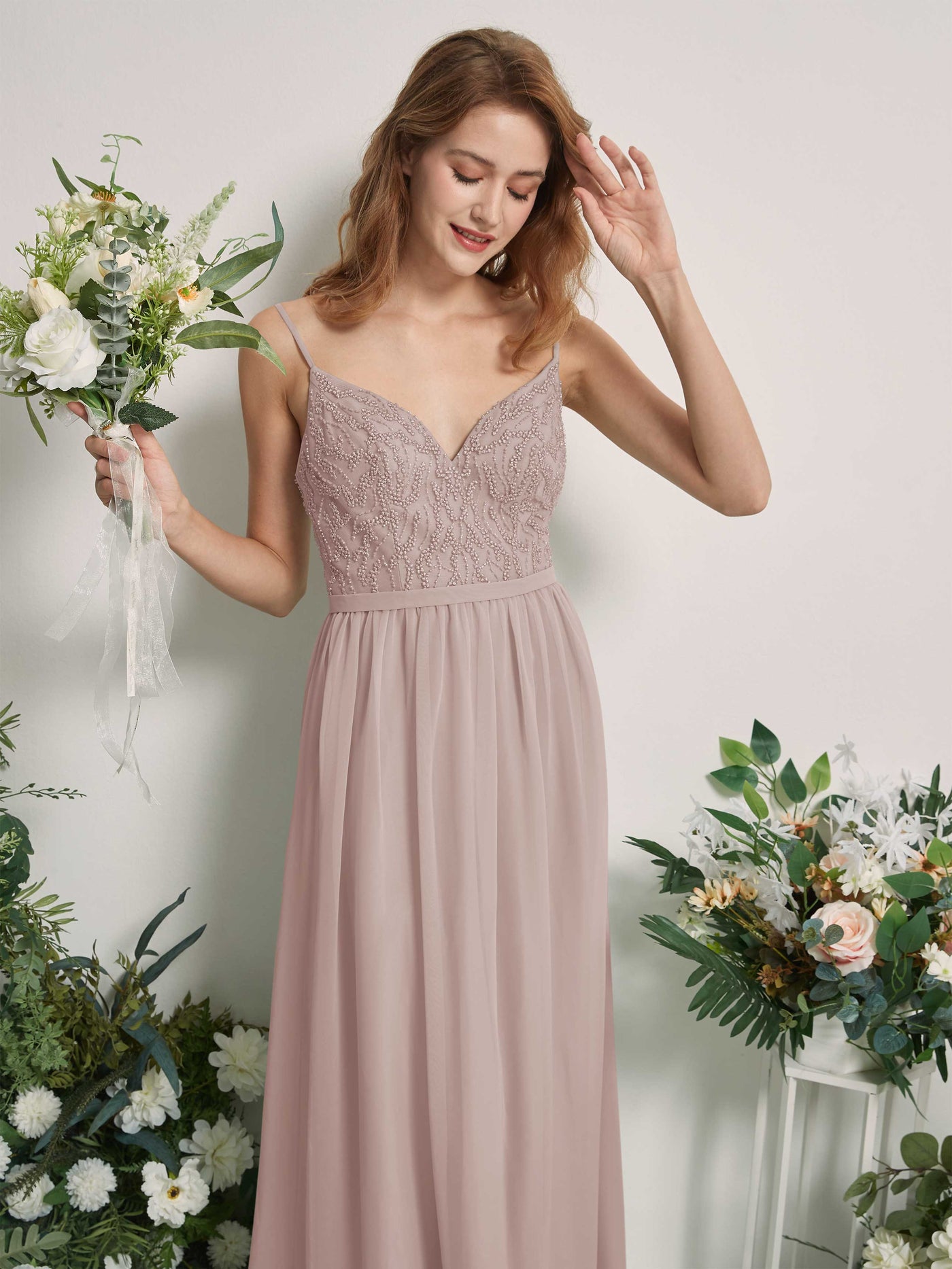Carlyna Vestido Línea A Escote en V Hasta el suelo Fruncido Dama de honor Gris Pardo #color_gris-pardo