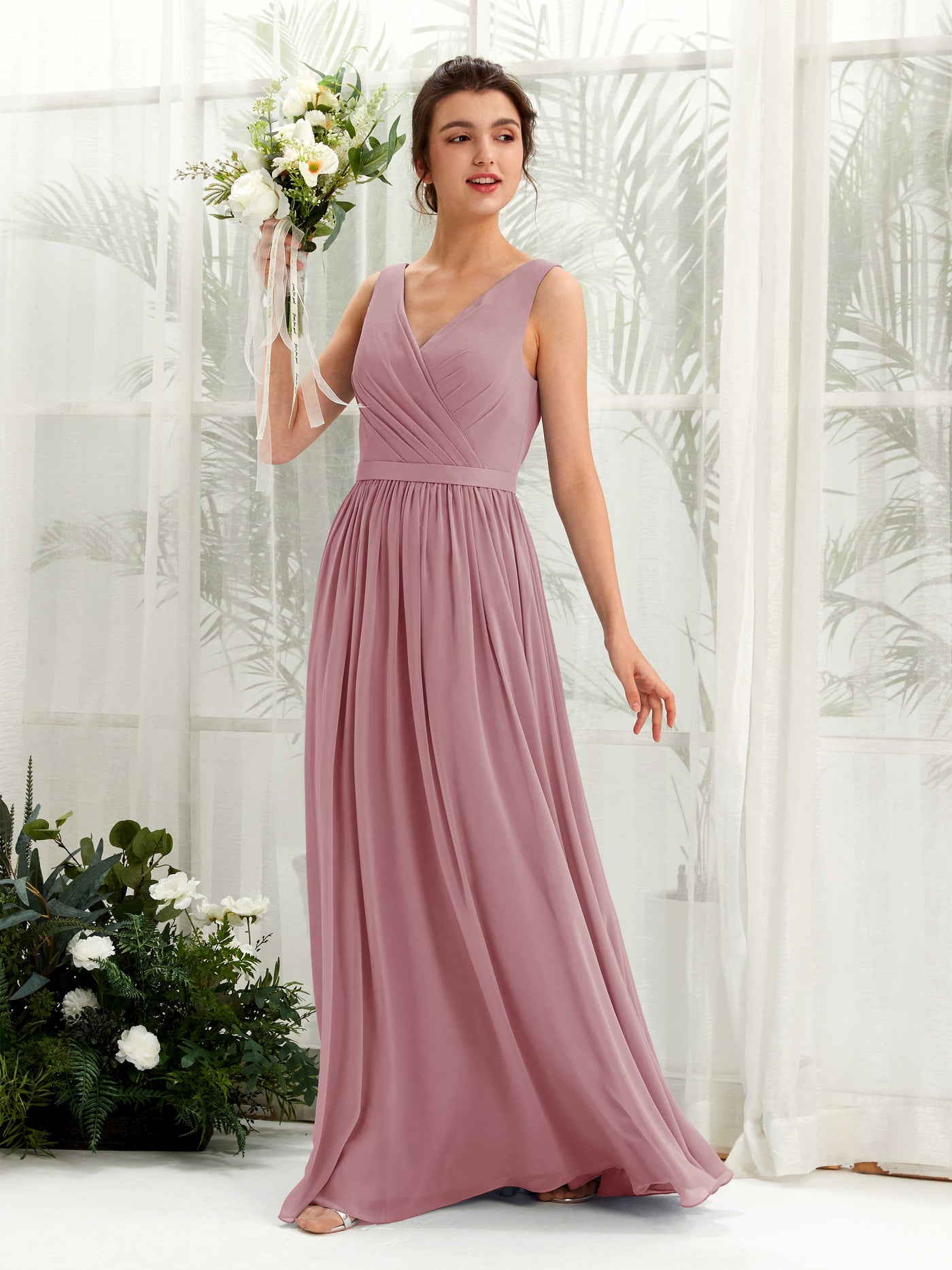 Carlyna Vestido línea A escote en V hasta el suelo fruncido dama de honor Malva Clásico #color_malva-cl-sico