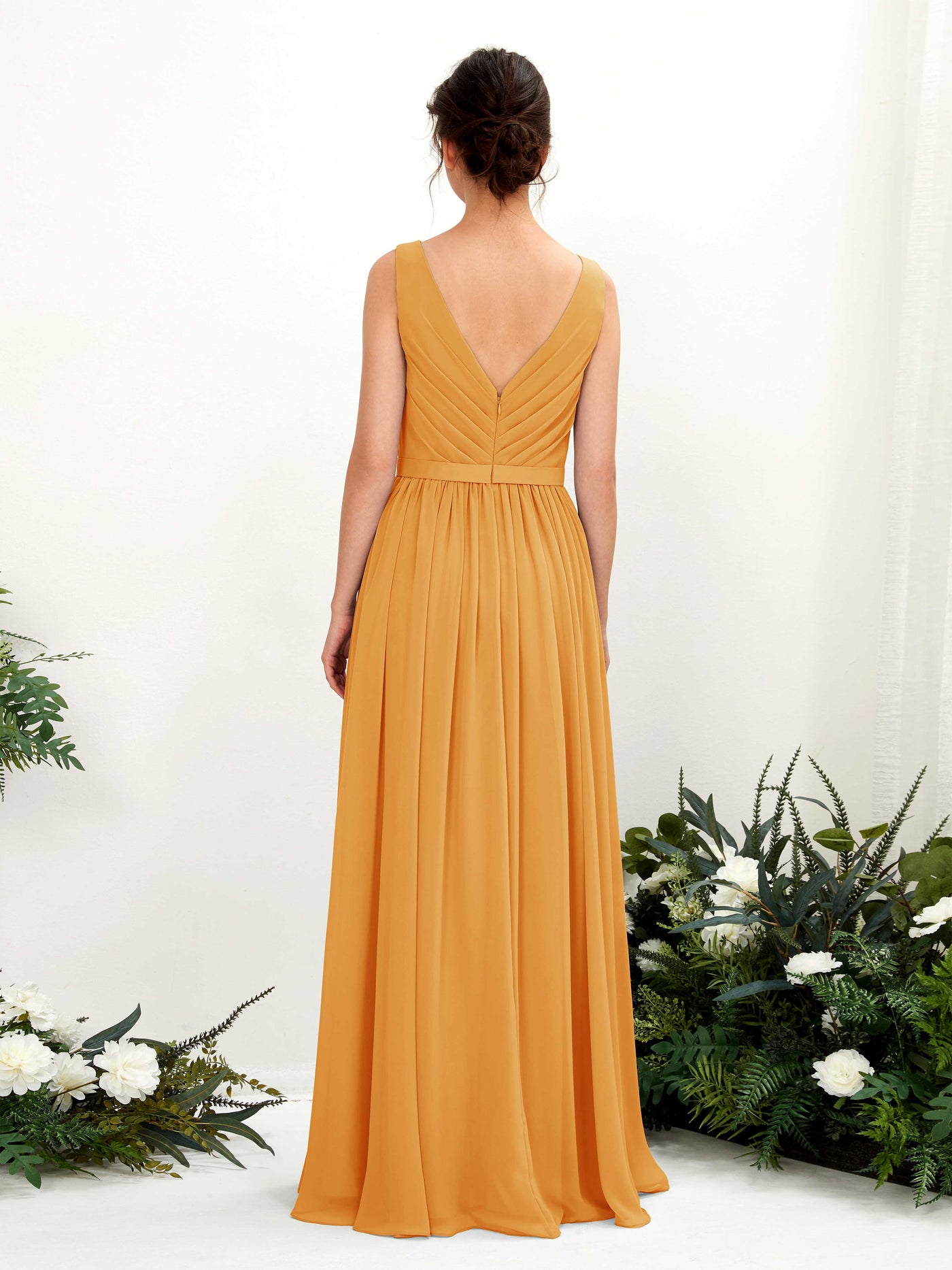 Carlyna Vestido línea A escote en V hasta el suelo fruncido dama de honor Mango #color_mango
