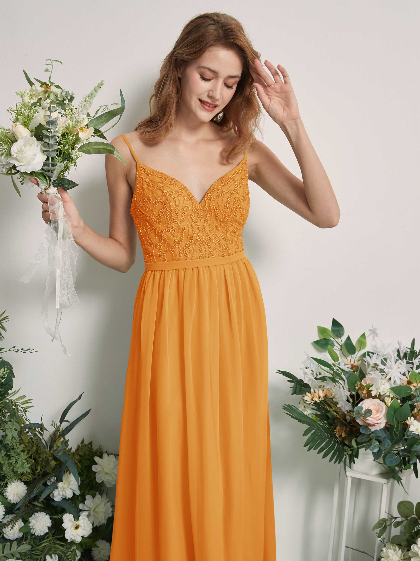 Carlyna Vestido Línea A Escote en V Hasta el suelo Fruncido Dama de honor Mango #color_mango