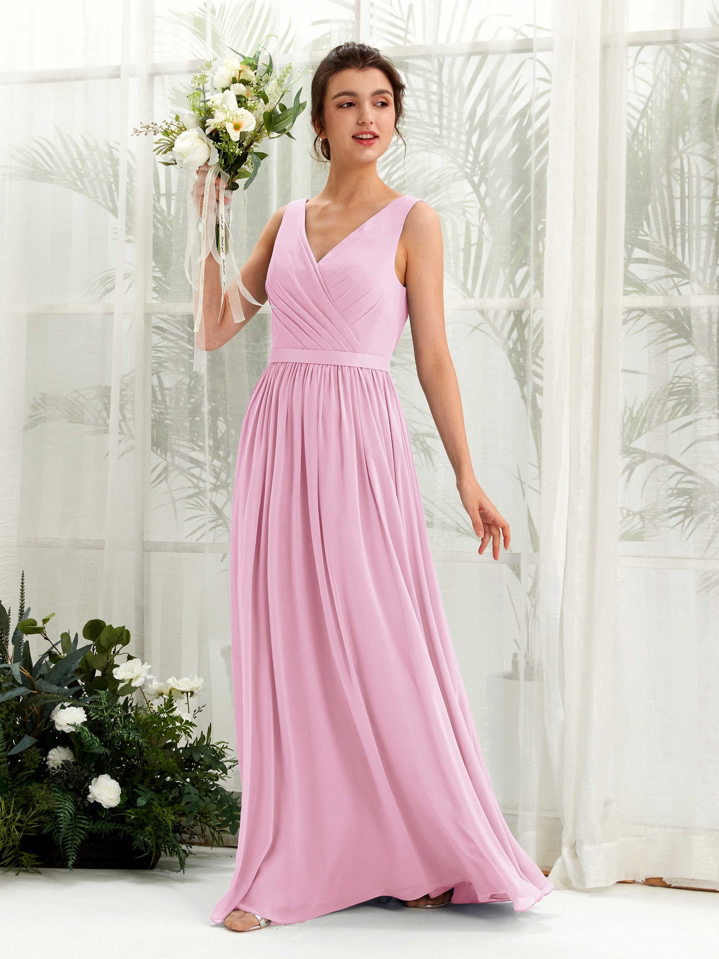 Carlyna Vestido línea A escote en V hasta el suelo fruncido dama de honor Rosa Caramelo #color_rosa-caramelo