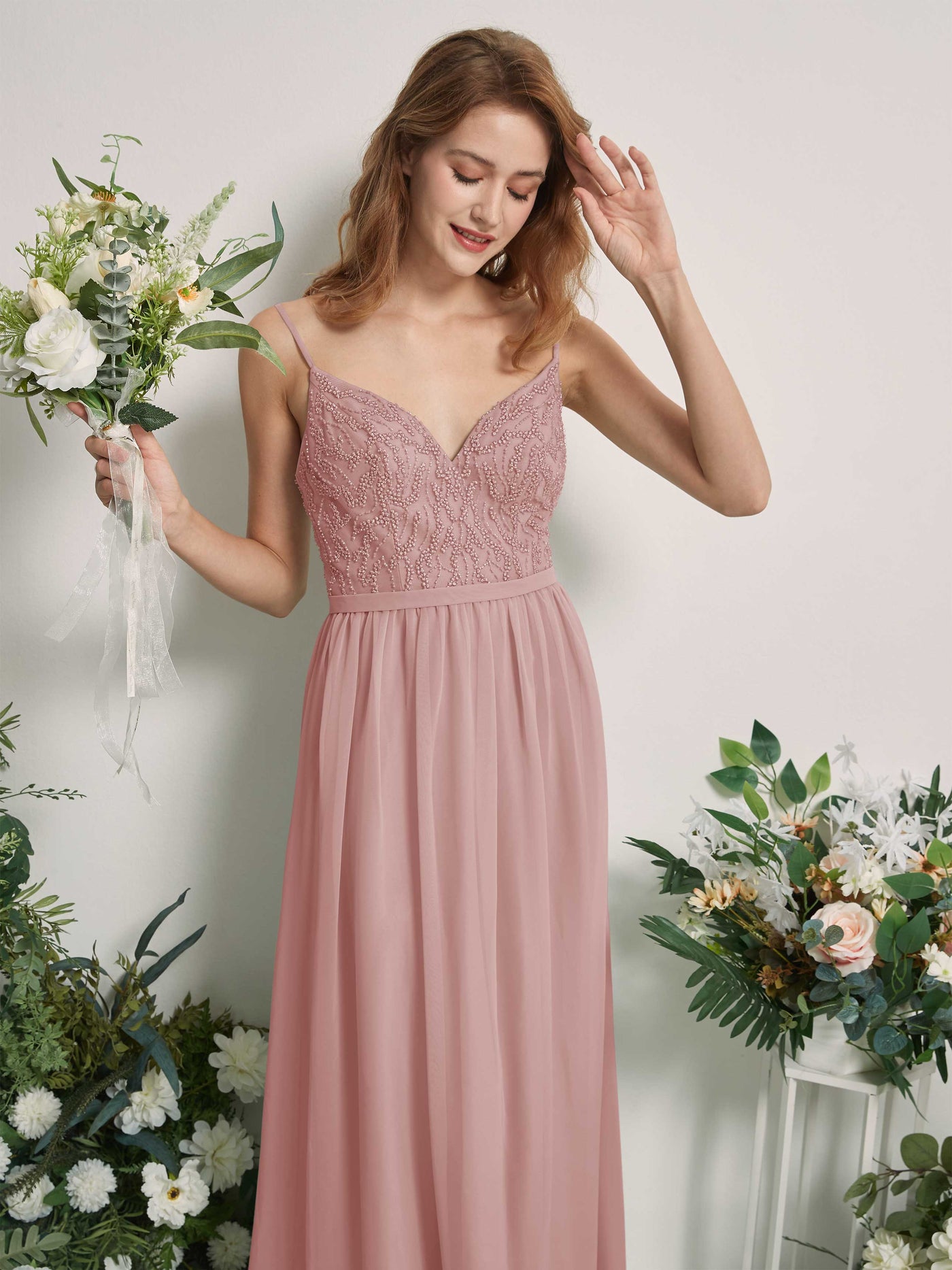 Carlyna Vestido Línea A Escote en V Hasta el suelo Fruncido Dama de honor Rosa Polvorienta #color_rosa-polvorienta