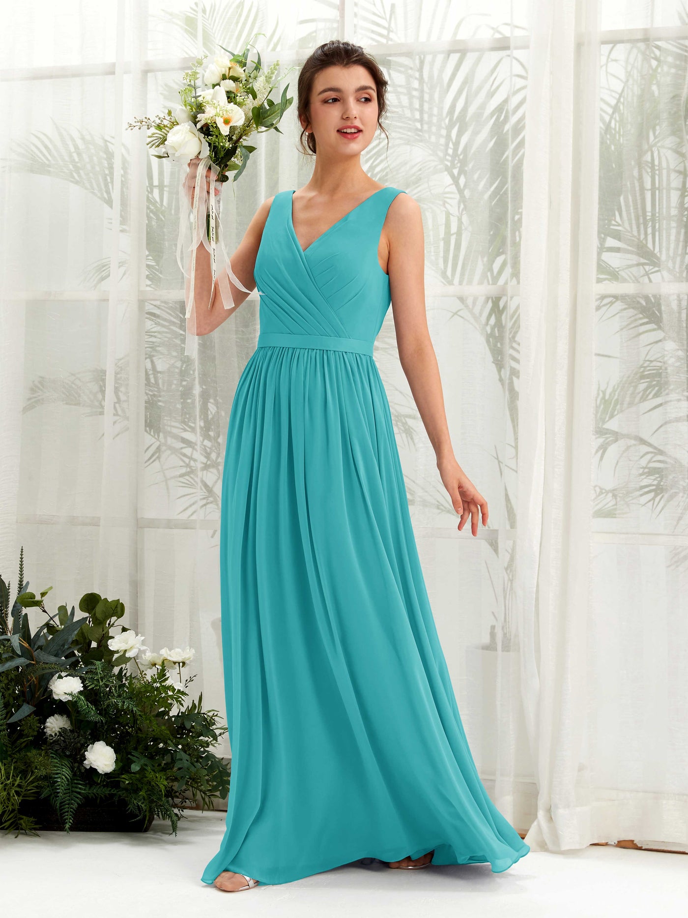 Carlyna Vestido línea A escote en V hasta el suelo fruncido dama de honor Turquesa #color_turquesa