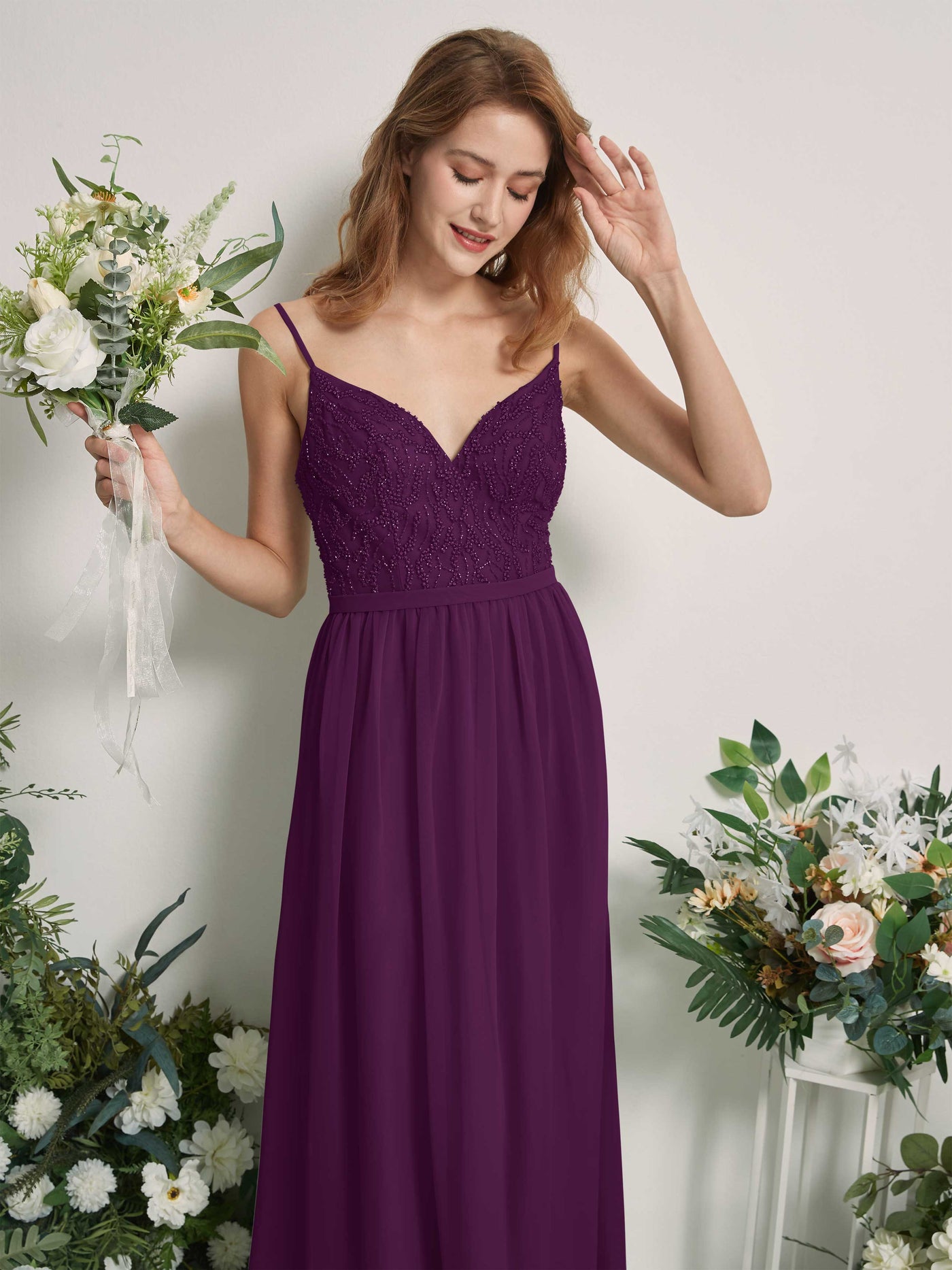 Carlyna Vestido Línea A Escote en V Hasta el suelo Fruncido Dama de honor Uva #color_uva