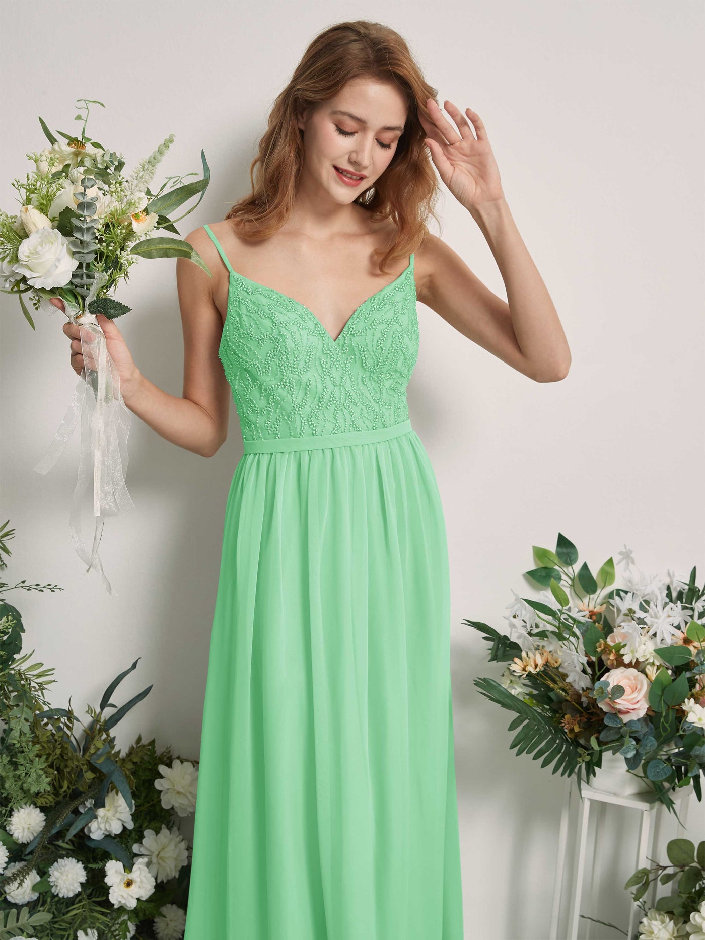 Carlyna Vestido Línea A Escote en V Hasta el suelo Fruncido Dama de honor Verde Menta #color_verde-menta