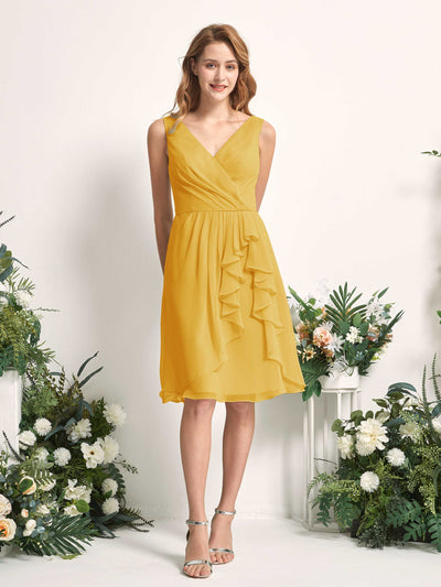Carlyna Vestido línea A escote en V hasta la rodilla gasa dama de honor Amarillo Mostaza #color_amarillo-mostaza