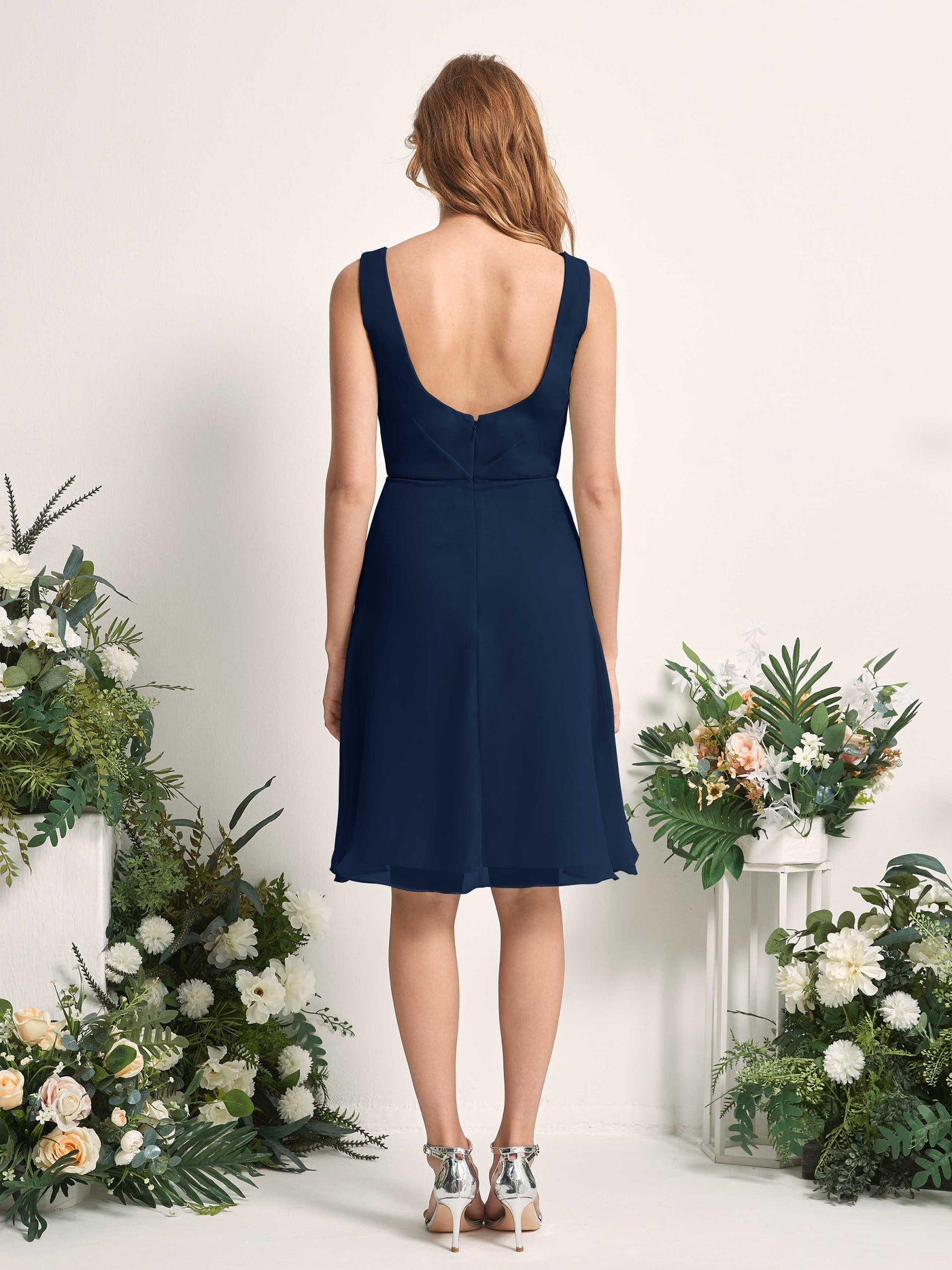 Carlyna Vestido línea A escote en V hasta la rodilla gasa dama de honor Azul Marino #color_azul-marino