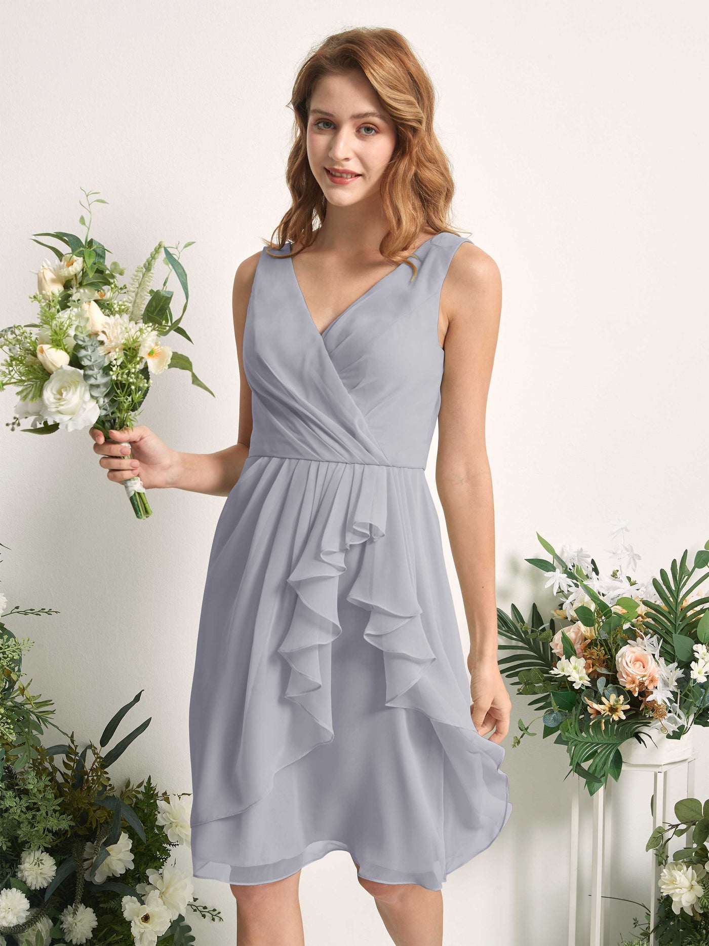 Carlyna Vestido línea A escote en V hasta la rodilla gasa dama de honor Lavanda Viejo #color_lavanda-viejo