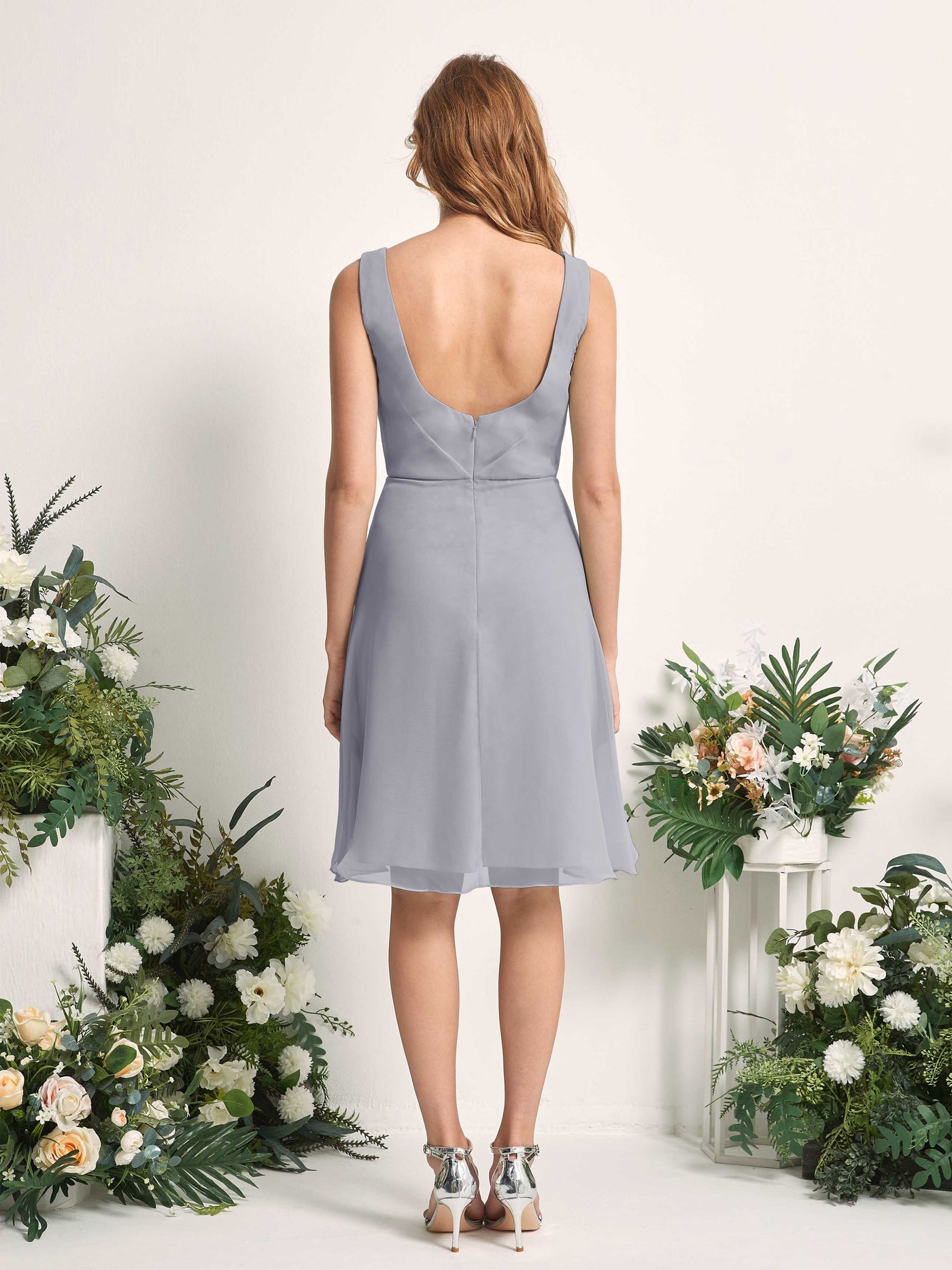 Carlyna Vestido línea A escote en V hasta la rodilla gasa dama de honor Lavanda Viejo #color_lavanda-viejo