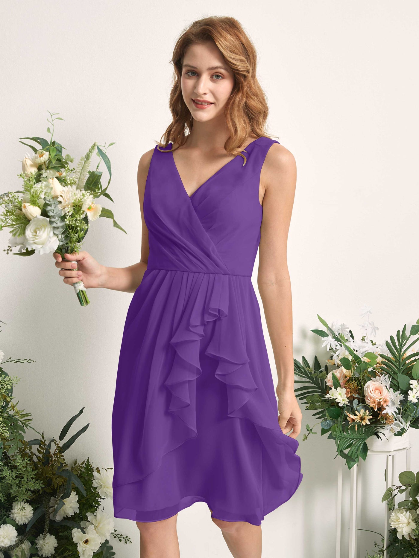 Carlyna Vestido línea A escote en V hasta la rodilla gasa dama de honor Regencia #color_regencia