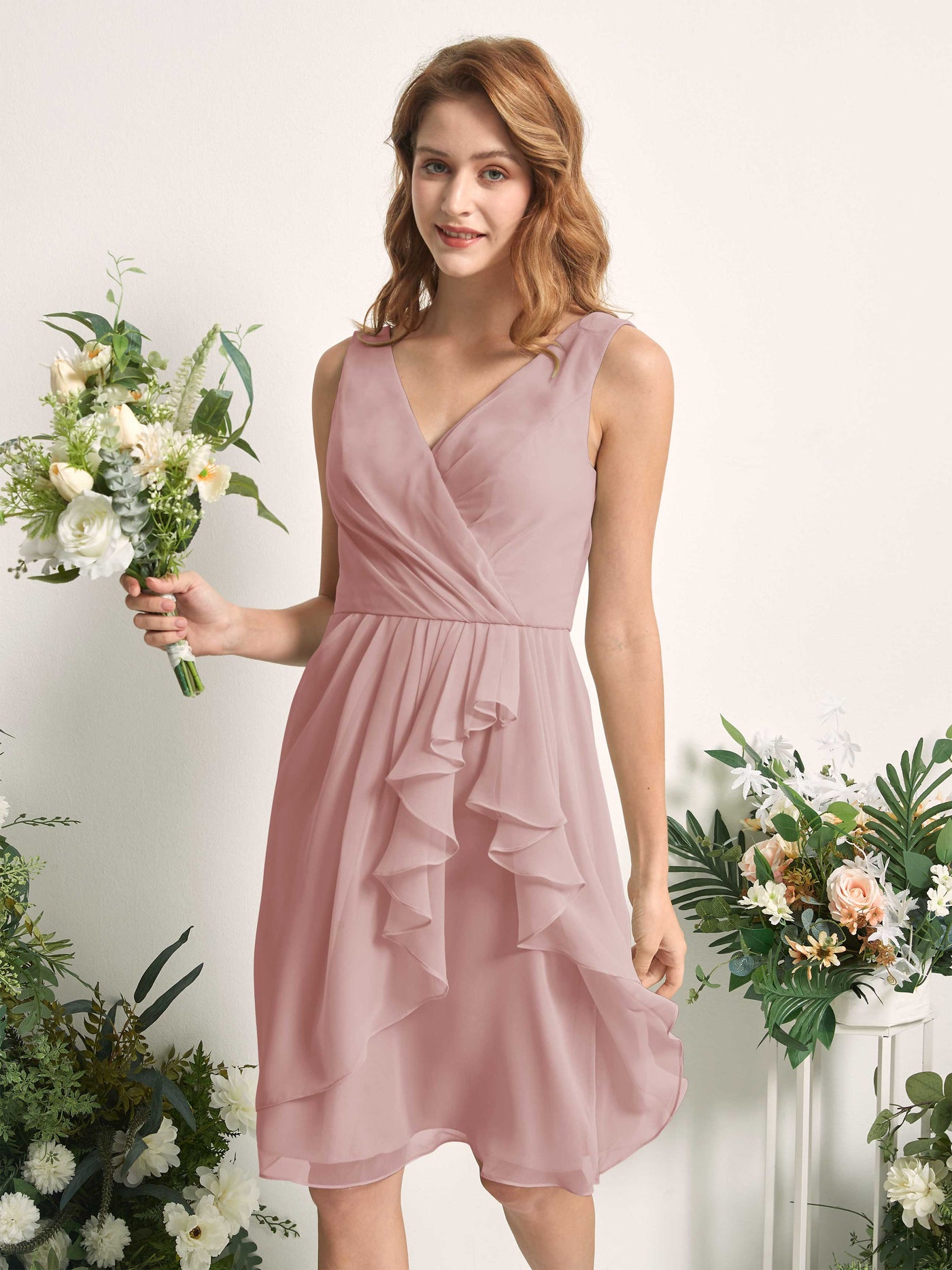 Carlyna Vestido línea A escote en V hasta la rodilla gasa dama de honor Rosa Polvorienta #color_rosa-polvorienta