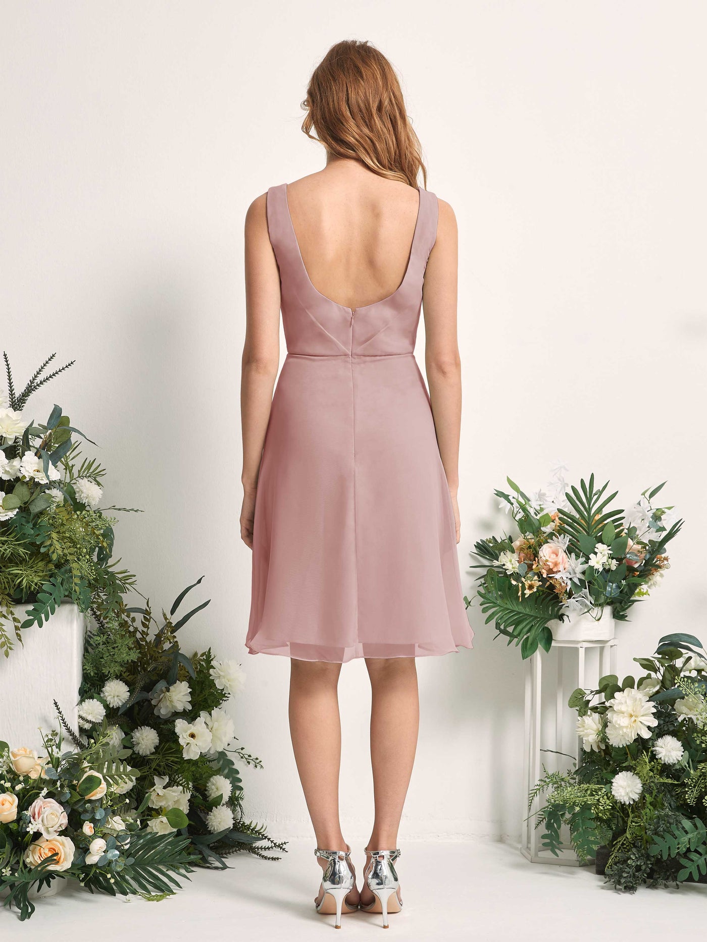 Carlyna Vestido línea A escote en V hasta la rodilla gasa dama de honor Rosa Polvorienta #color_rosa-polvorienta