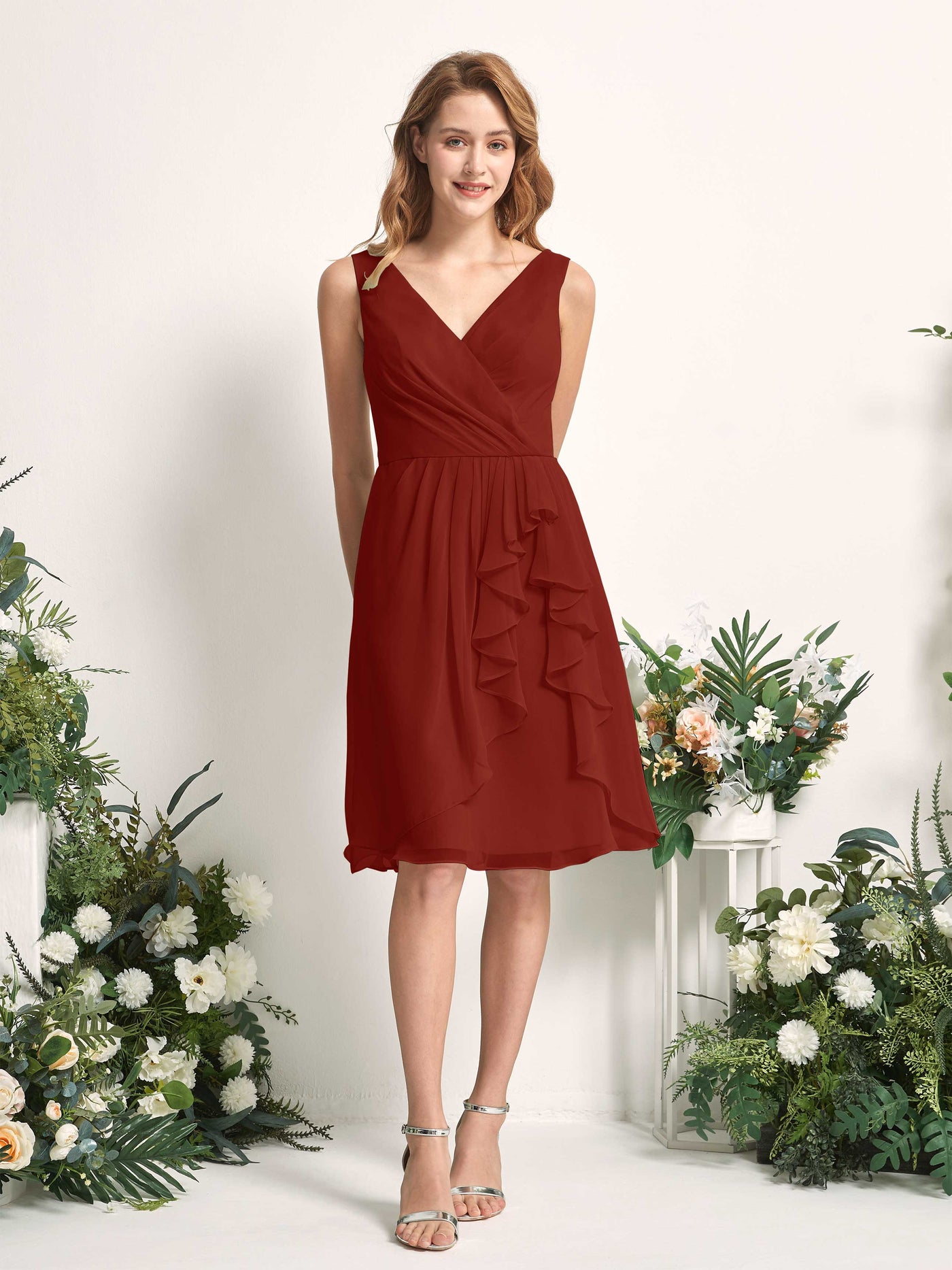 Carlyna Vestido línea A escote en V hasta la rodilla gasa dama de honor Óxido #color_xido