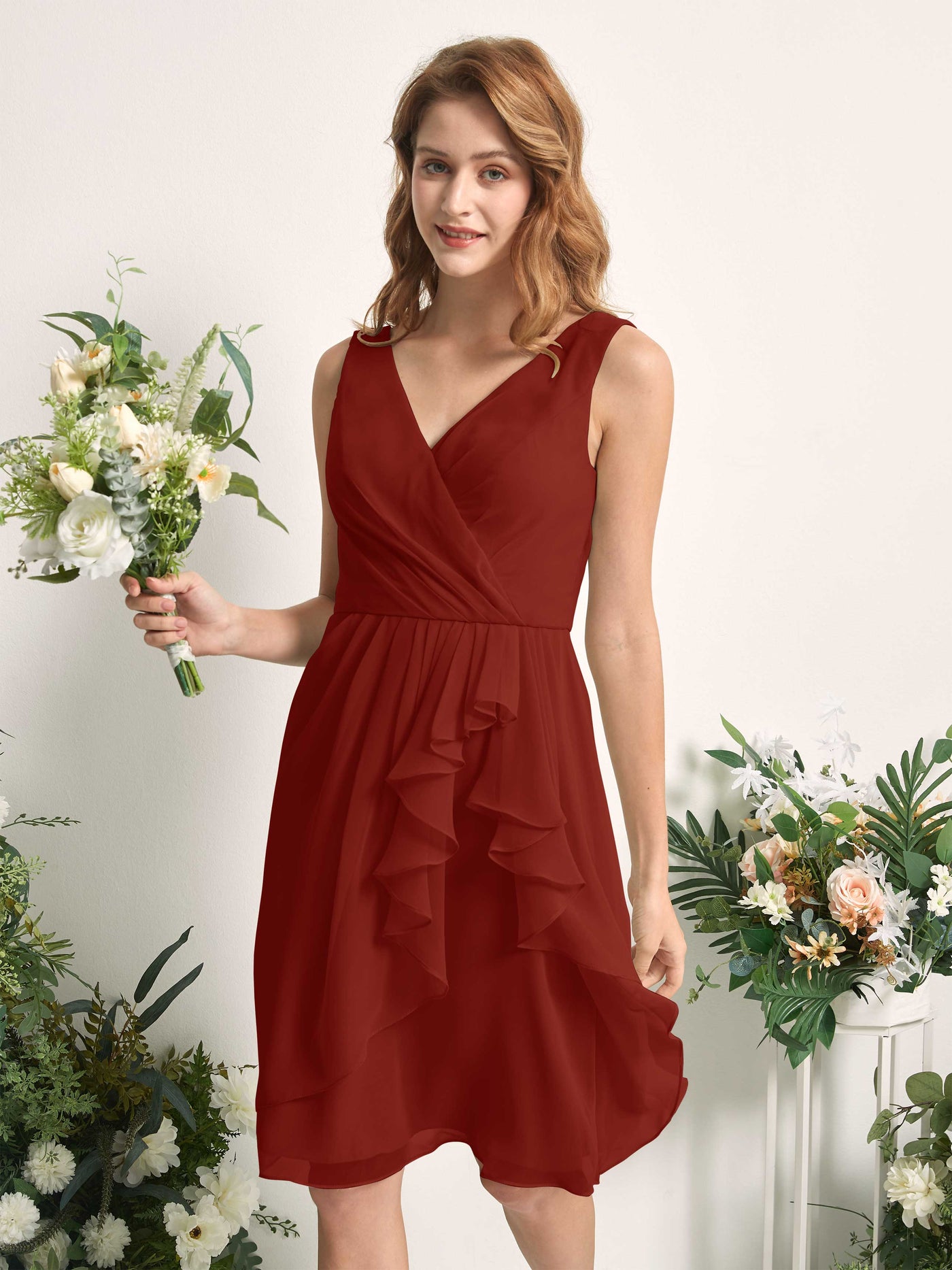 Carlyna Vestido línea A escote en V hasta la rodilla gasa dama de honor Óxido #color_xido