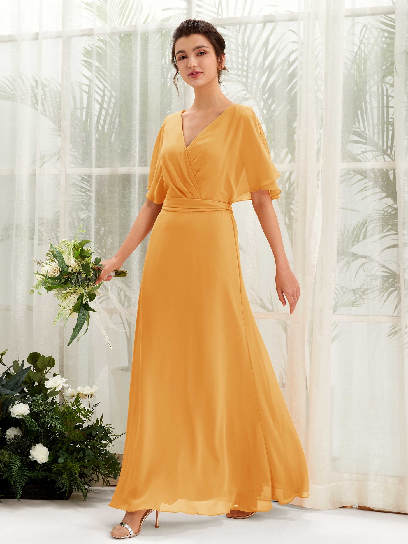 Carlyna Vestido Línea A Escote en V Manga Capa Hasta el suelo Dama de honor Mango #color_mango