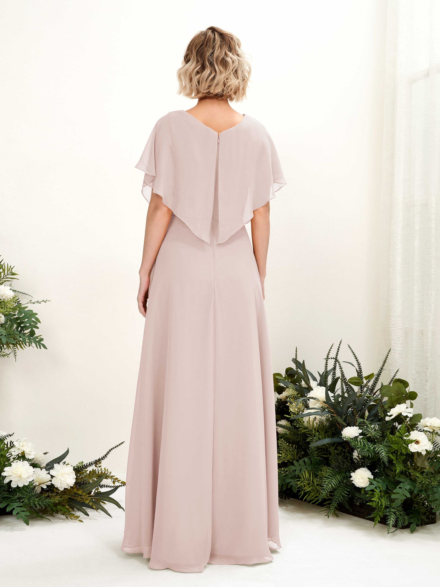 Carlyna Vestido Línea A Escote en V Manga con vuelo Hasta el suelo Dama de honor Biscotti #color_biscotti