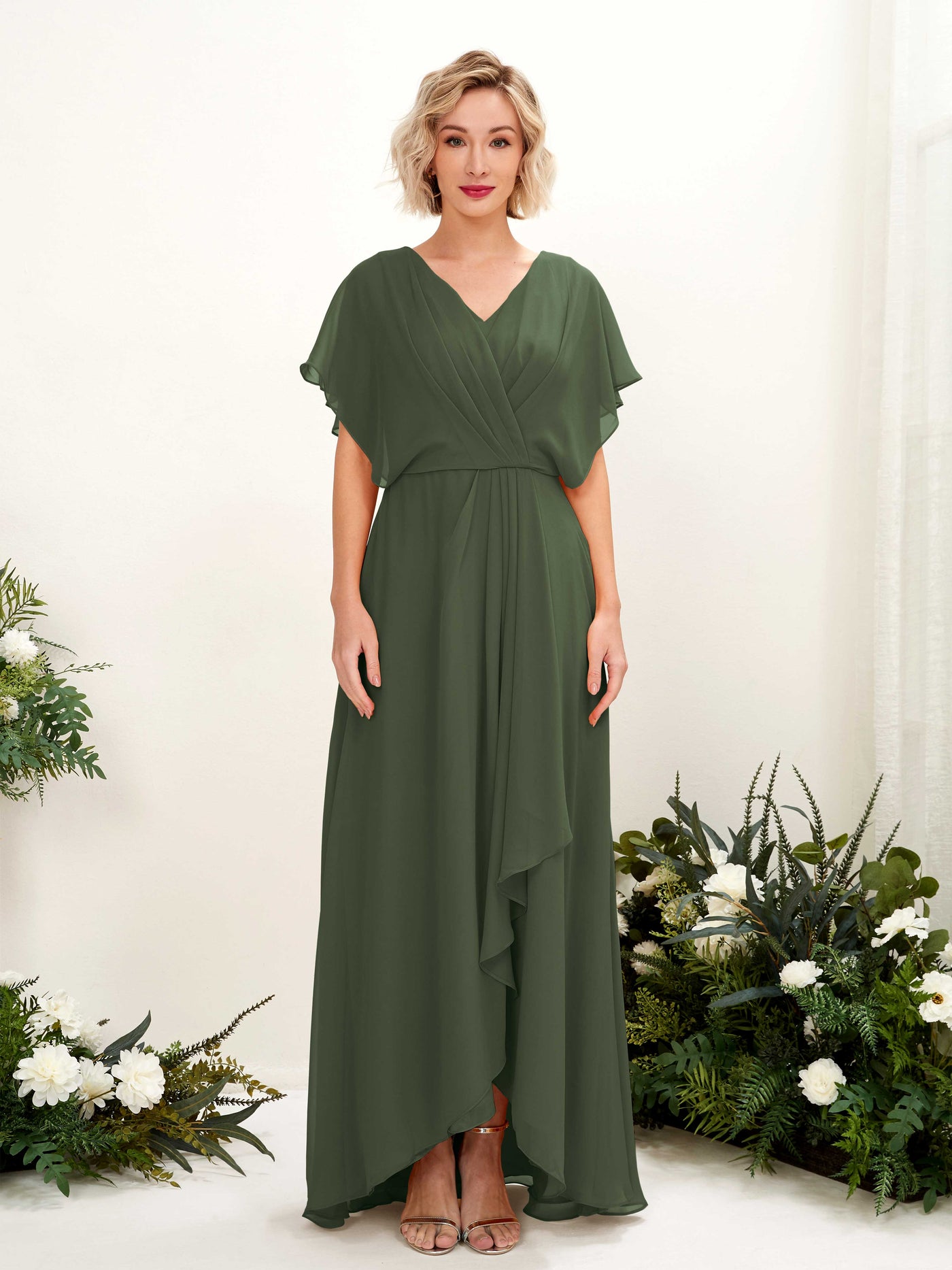 Carlyna Vestido Línea A Escote en V Manga con vuelo Hasta el suelo Dama de honor Oliva Martini #color_oliva-martini