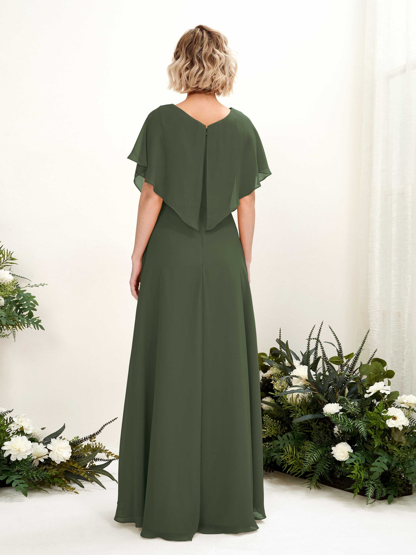 Carlyna Vestido Línea A Escote en V Manga con vuelo Hasta el suelo Dama de honor Oliva Martini #color_oliva-martini