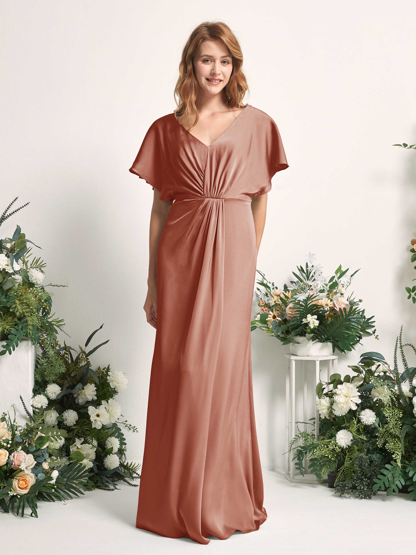 Carlyna Vestido línea A escote en V manga con vuelo hasta el suelo dama de honor Siena Natural #color_siena-natural