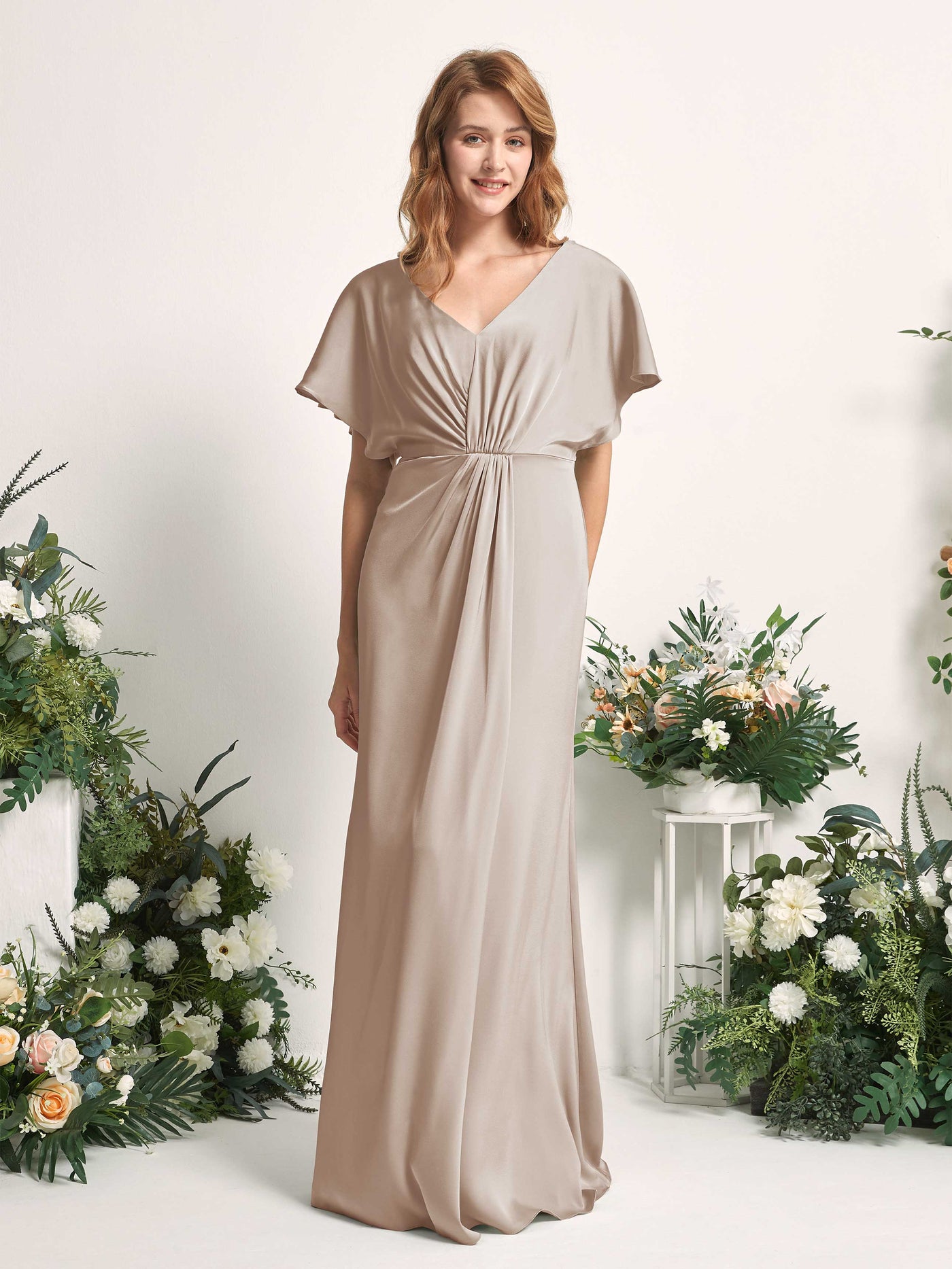 Carlyna Vestido línea A escote en V manga con vuelo hasta el suelo dama de honor Taupe #color_taupe