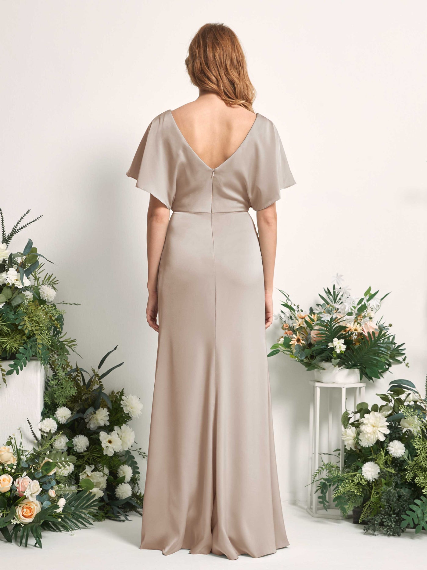Carlyna Vestido línea A escote en V manga con vuelo hasta el suelo dama de honor Taupe #color_taupe