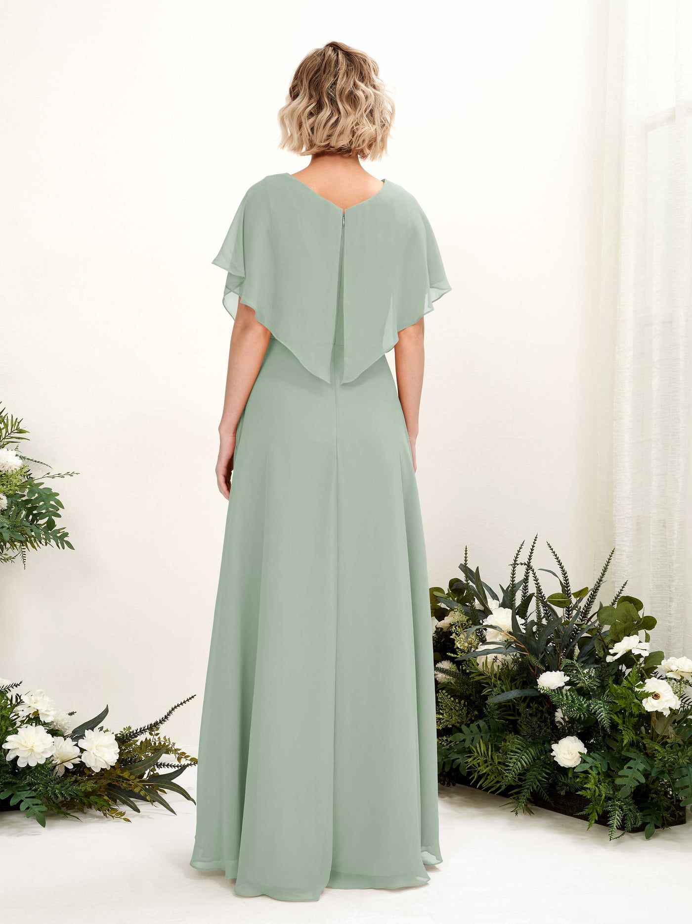 Carlyna Vestido Línea A Escote en V Manga con vuelo Hasta el suelo Dama de honor Verde Salvia #color_verde-salvia