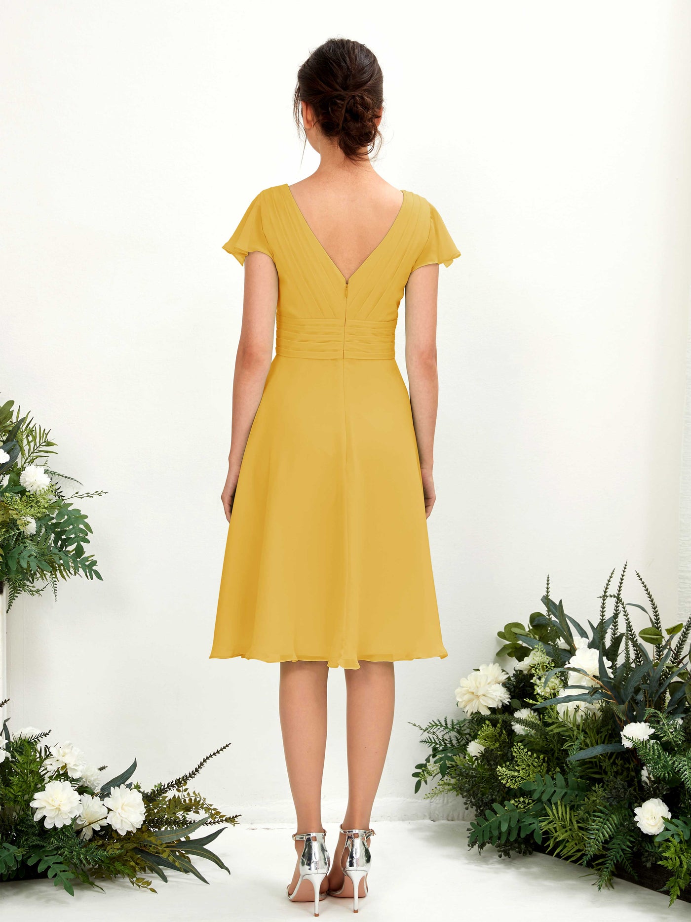 Carlyna Vestido línea A escote en V manga con vuelo hasta la rodilla gasa Amarillo Mostaza #color_amarillo-mostaza