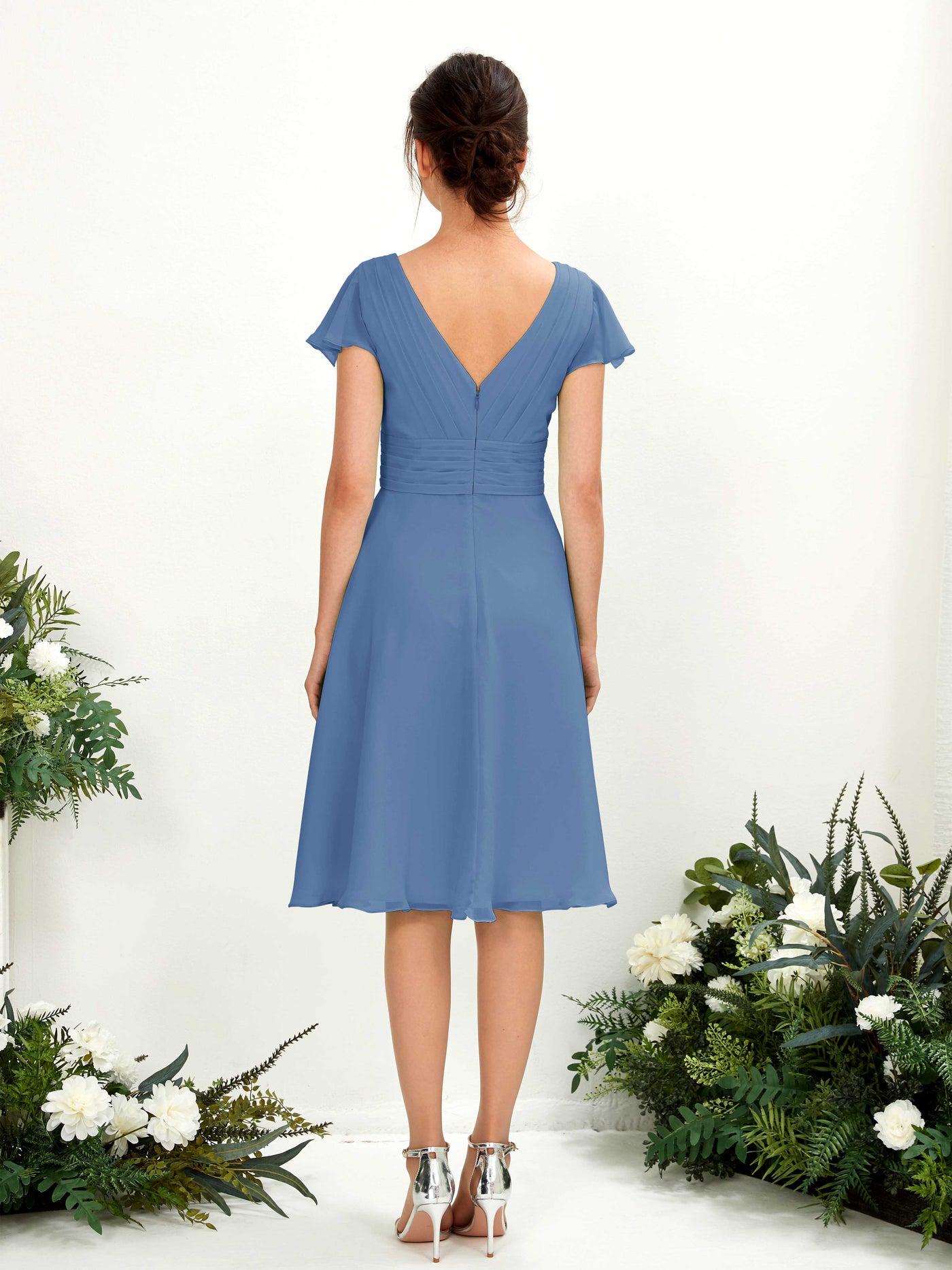 Carlyna Vestido línea A escote en V manga con vuelo hasta la rodilla gasa Azul polvoriento #color_azul-polvoriento