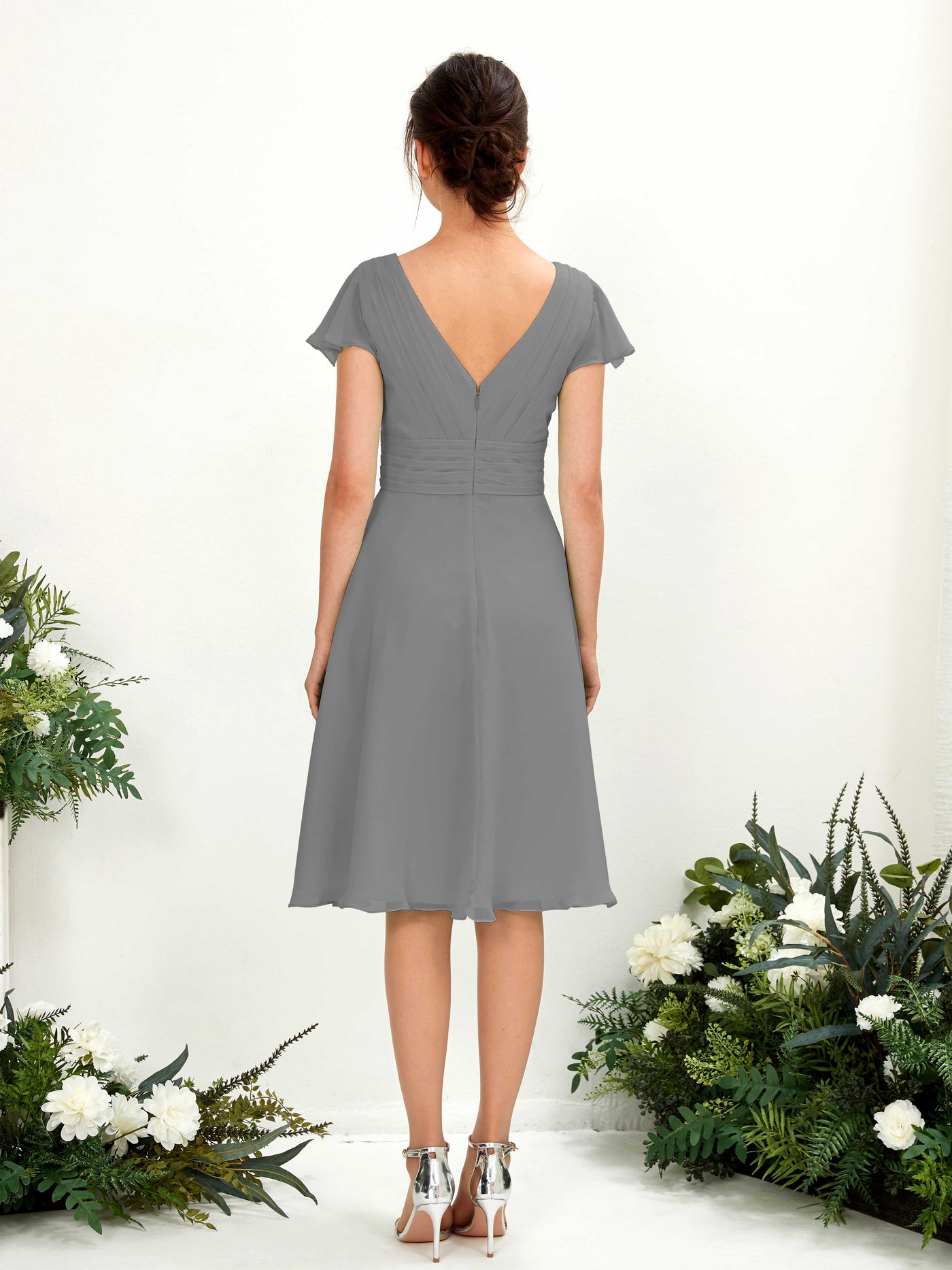 Carlyna Vestido línea A escote en V manga con vuelo hasta la rodilla gasa Gris Acero #color_gris-acero