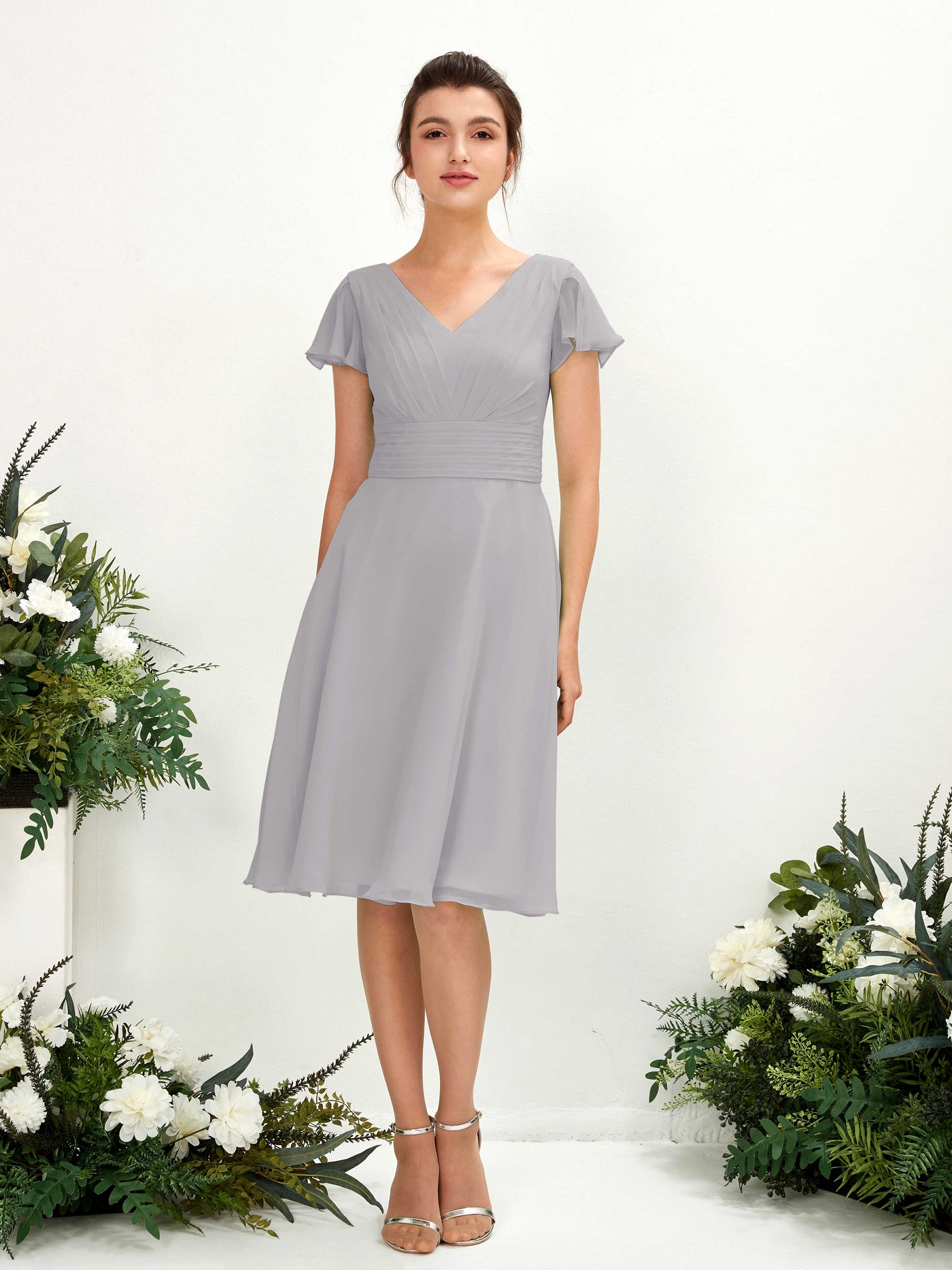 Carlyna Vestido línea A escote en V manga con vuelo hasta la rodilla gasa Gris Paloma #color_gris-paloma