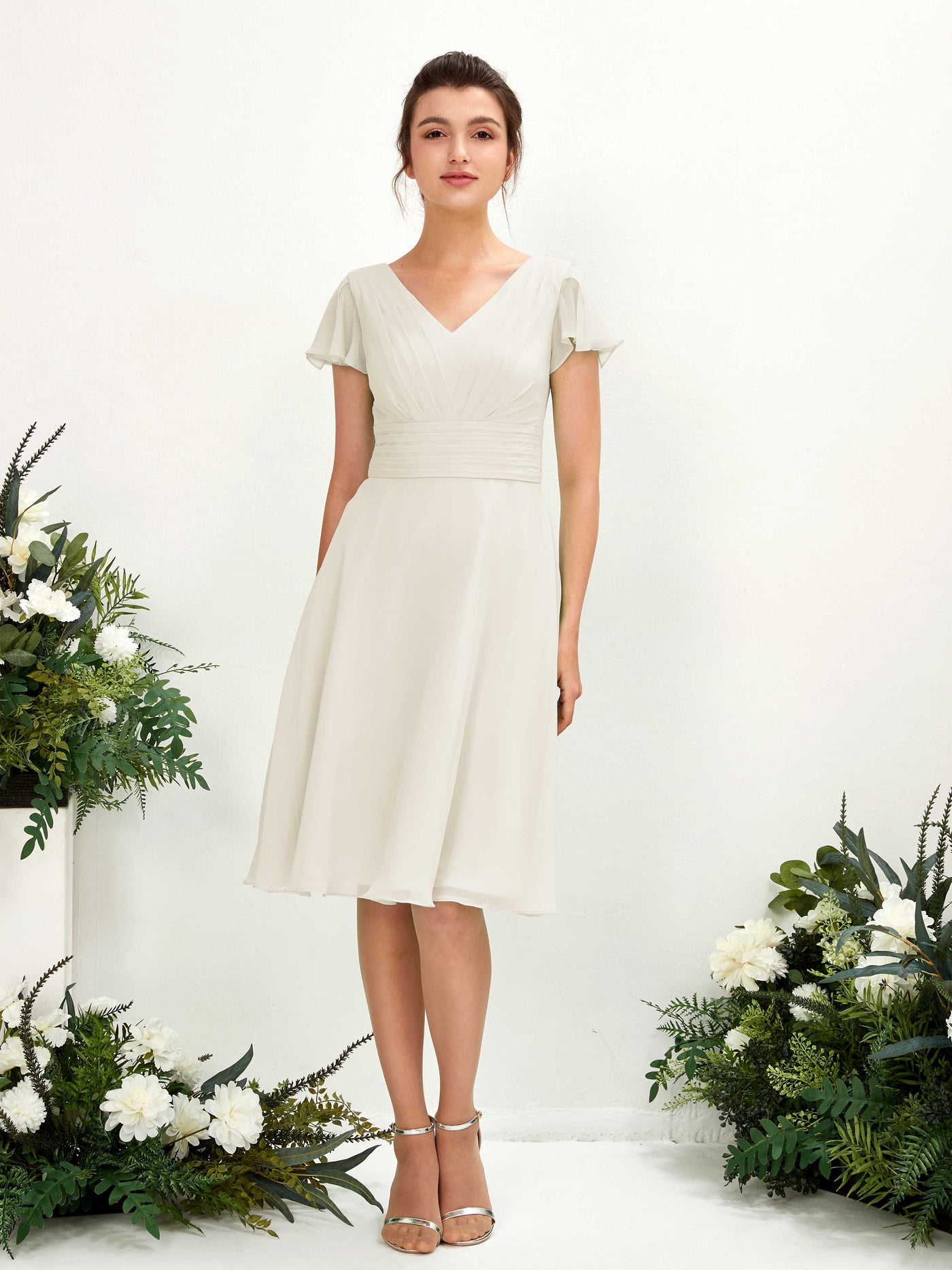Carlyna Vestido línea A escote en V manga con vuelo hasta la rodilla gasa Marfil #color_marfil