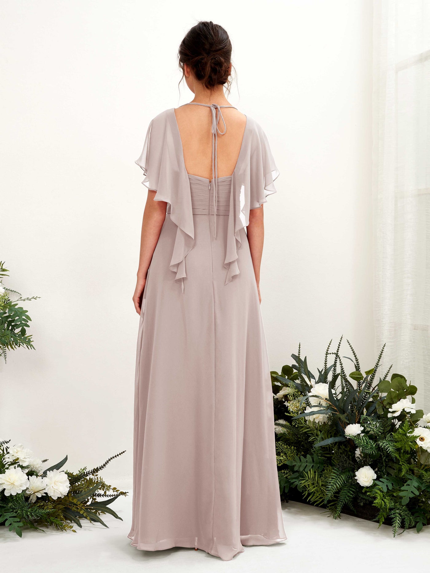 Carlyna Vestido línea A escote en V manga con vuelo vestidos de dama de honor Gris Pardo #color_gris-pardo