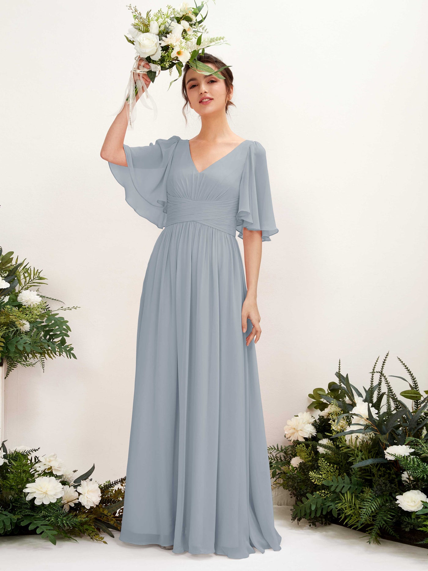 Carlyna Vestido Línea A escote en V manga corta hasta el suelo de gasa Azul Empolvado Mejorado #color_azul-empolvado-mejorado