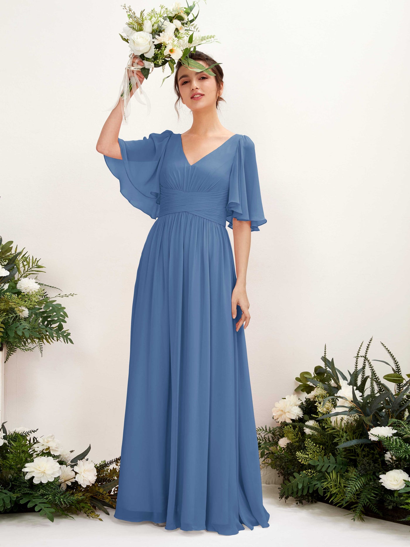 Carlyna Vestido Línea A escote en V manga corta hasta el suelo de gasa Azul polvoriento #color_azul-polvoriento