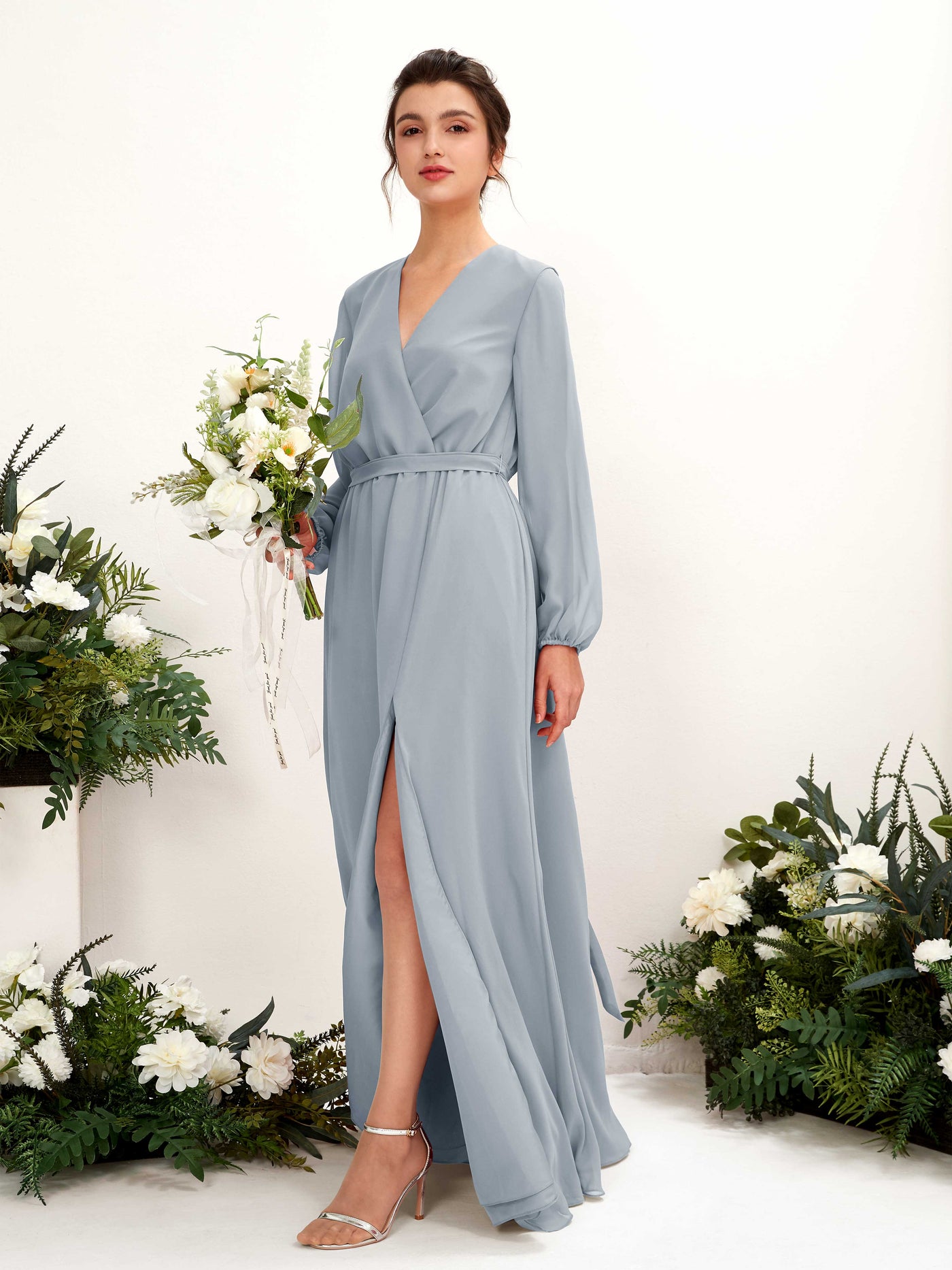 Carlyna Vestido línea A escote en V manga larga hasta el suelo dama de honor Azul Empolvado Mejorado #color_azul-empolvado-mejorado